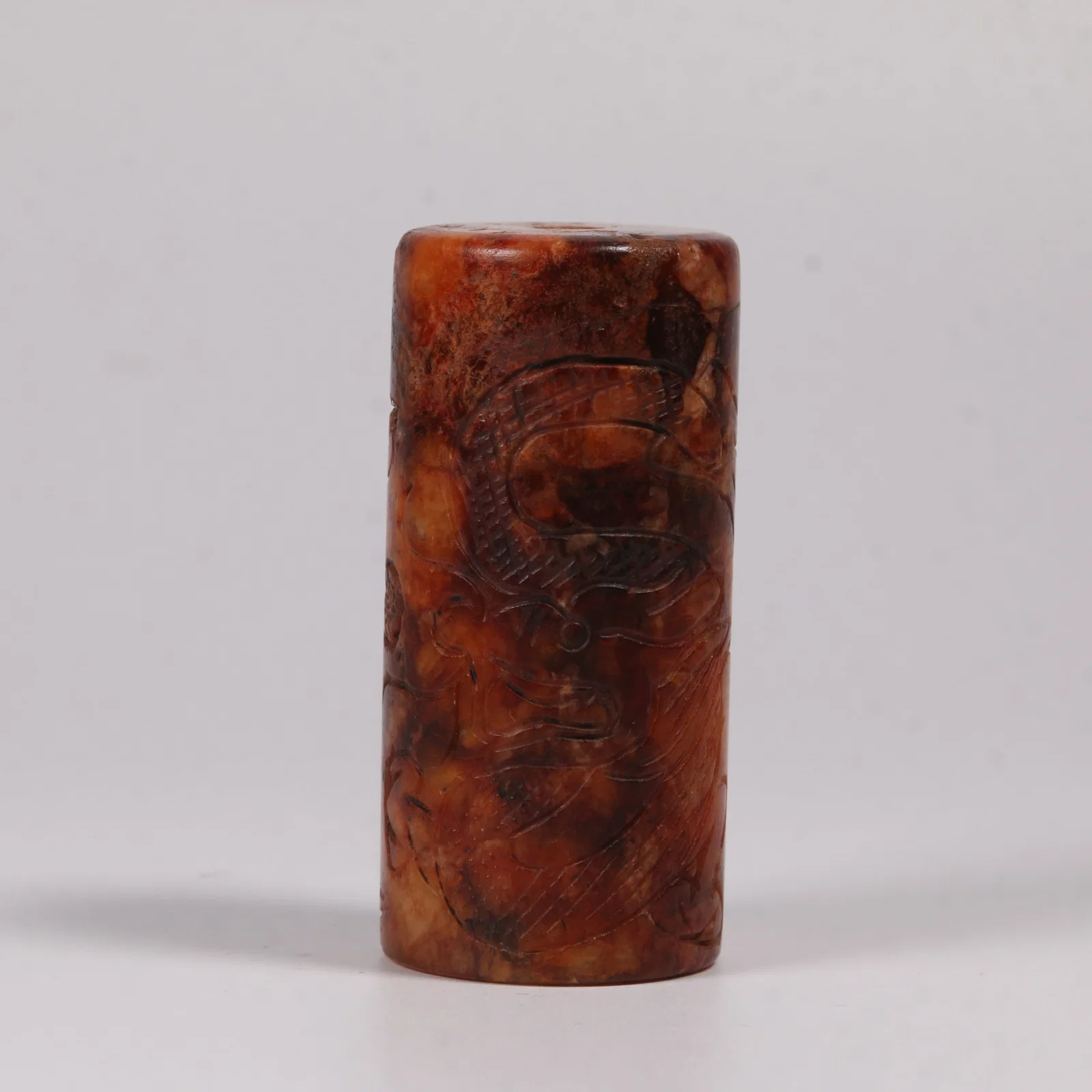 A ARCHAIC JADE DRAGON-PATTERN PIPE