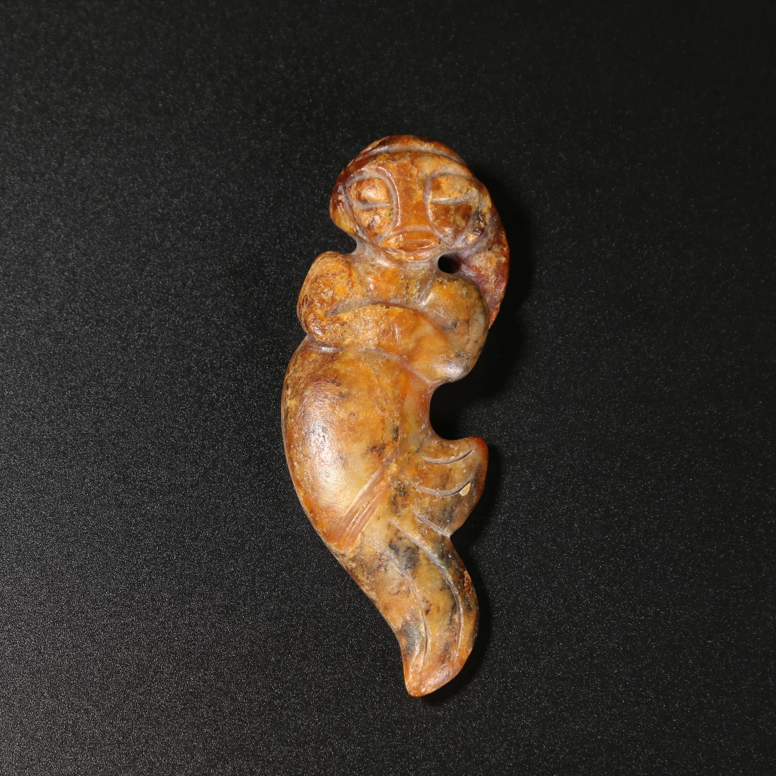 A ARCHAIC JADE ORNAMENT