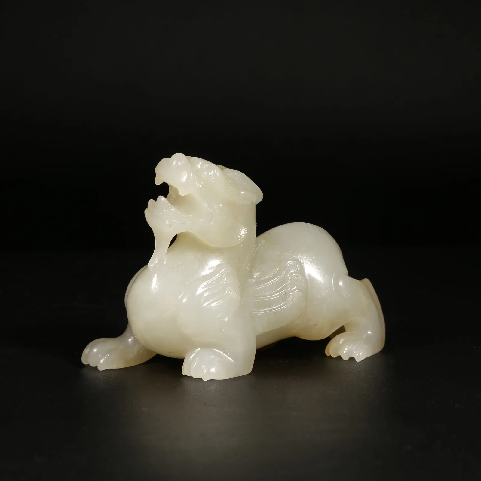 A ARCHAIC JADE PIXIU