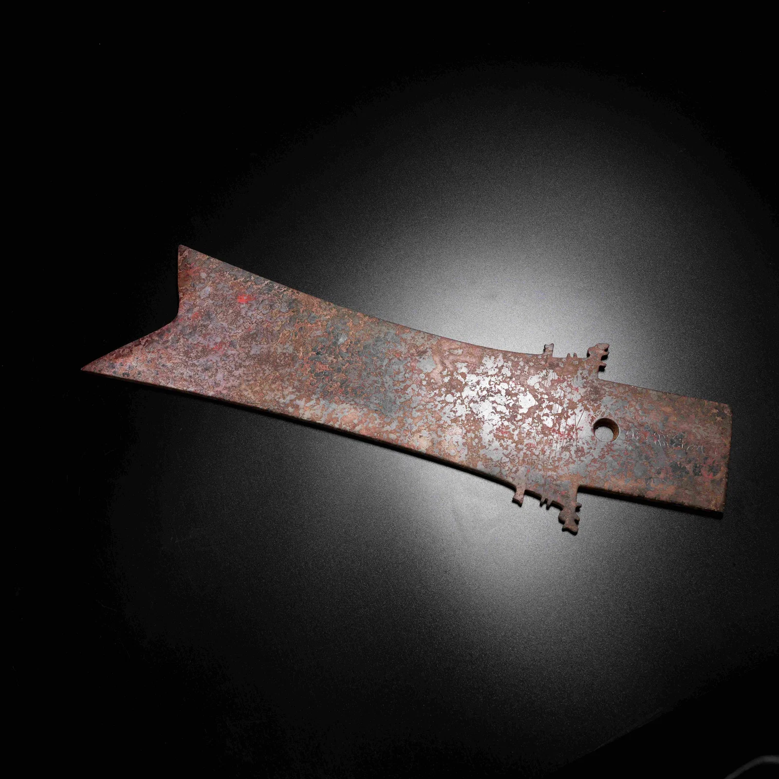 A ARCHAIC JADE TOOTH-SHAPED ZHUANG