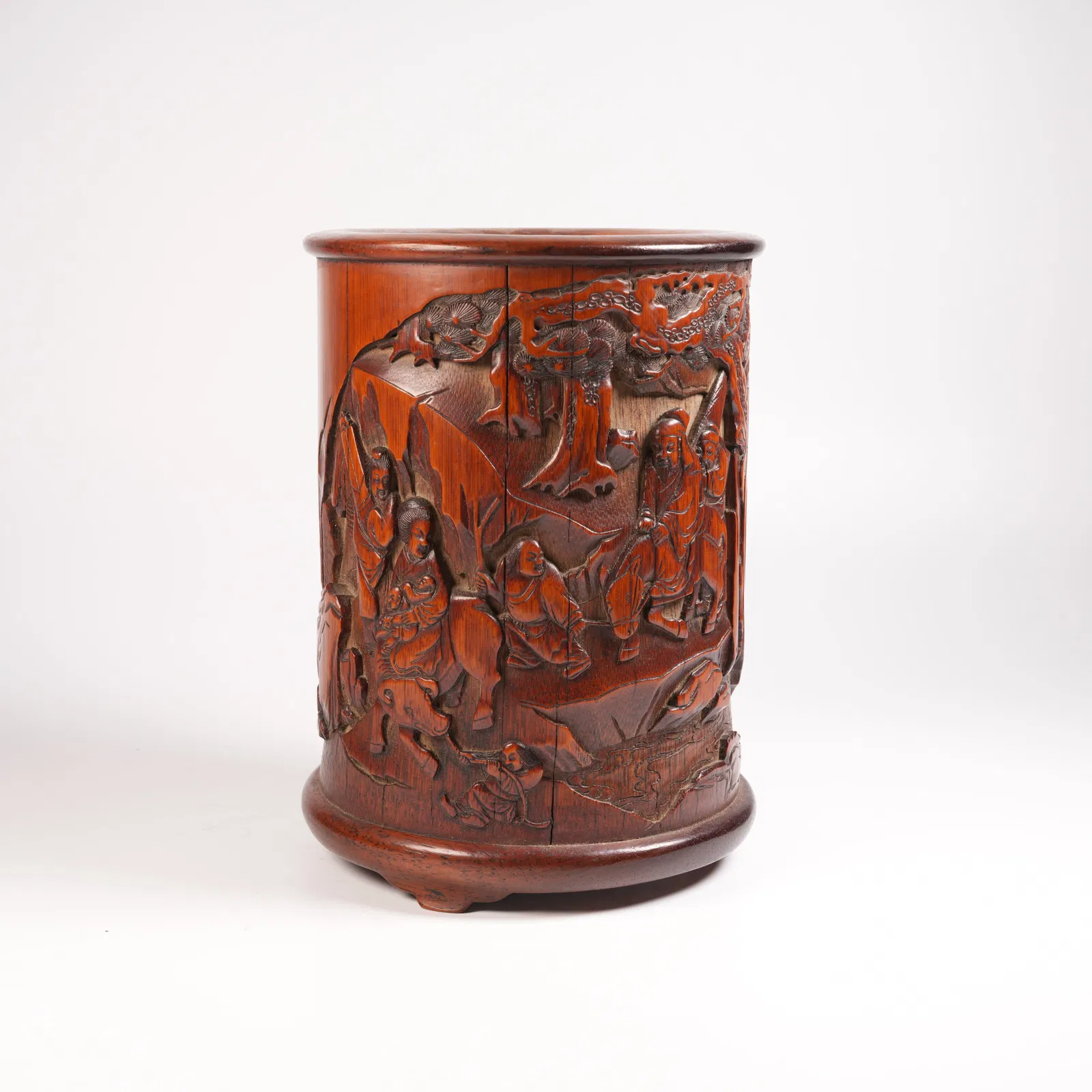 A BAMBOO CARVED BRUSH POT WITH "GENTLEMAN UNDER PINE" MOTIF