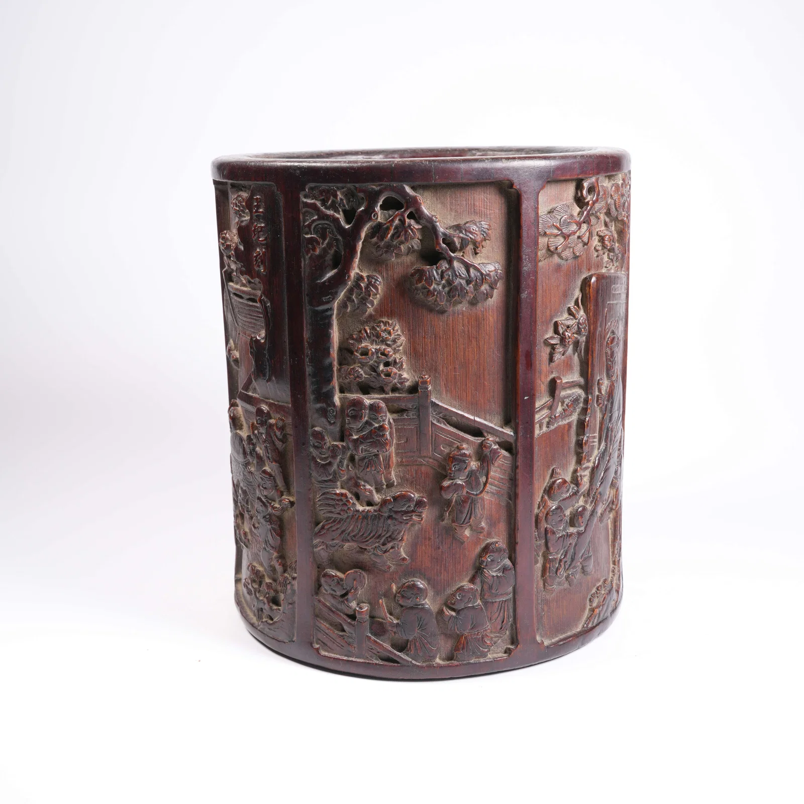 A BAMBOO-ROOT CARVED BRUSH POT WITH "CHILDREN AT PLAY IN COURTYARD" SCENE