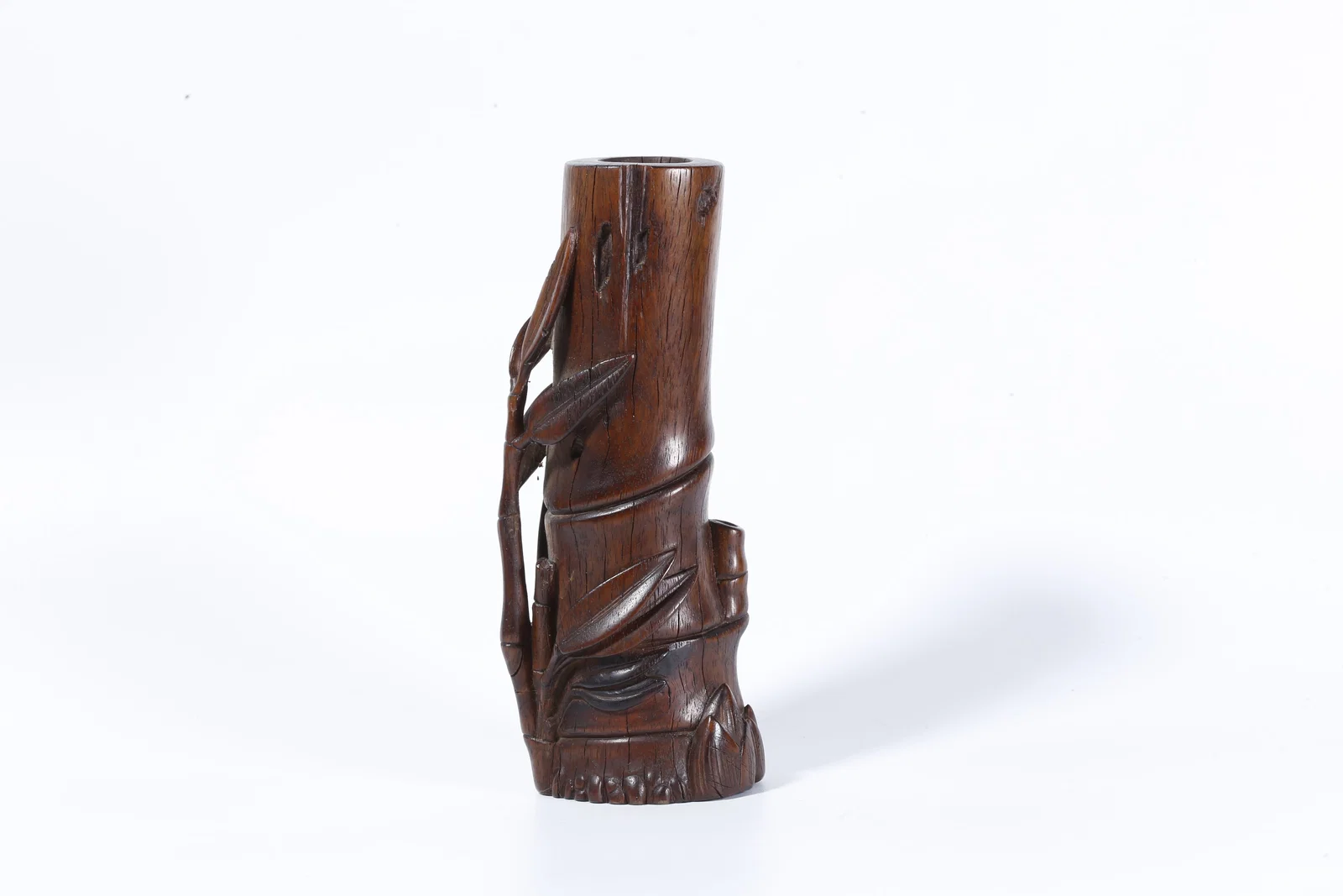 A BAMBOO-ROOT CARVED INCENSE HOLDER IN BAMBOO JOINT FORM