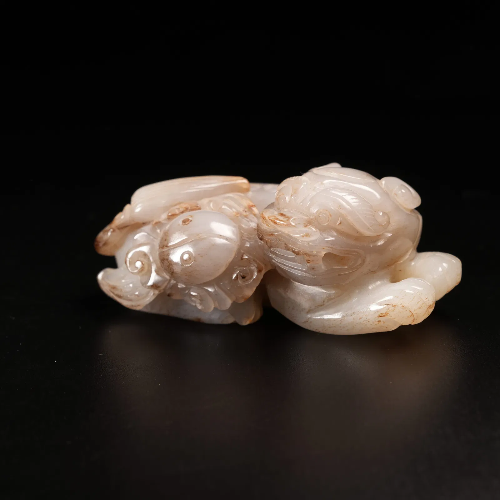 A BEAST ORNAMENT IN ARCHAIC JADE