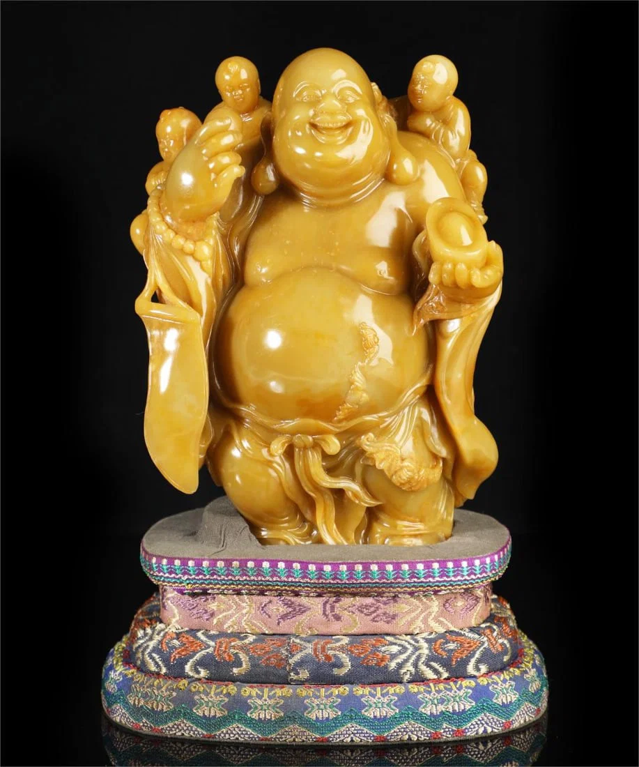 A beautiful children's play Maitreya ornament was made by the Ministry of Internal Affairs in the