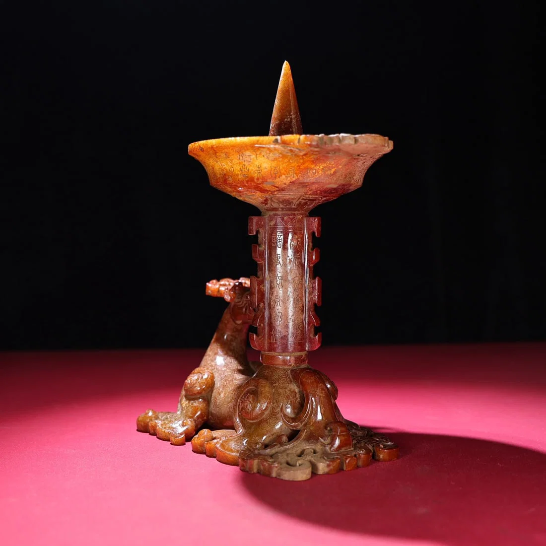 A beautiful Hetian jade birth pit full of Qinrui beast lighthouse
