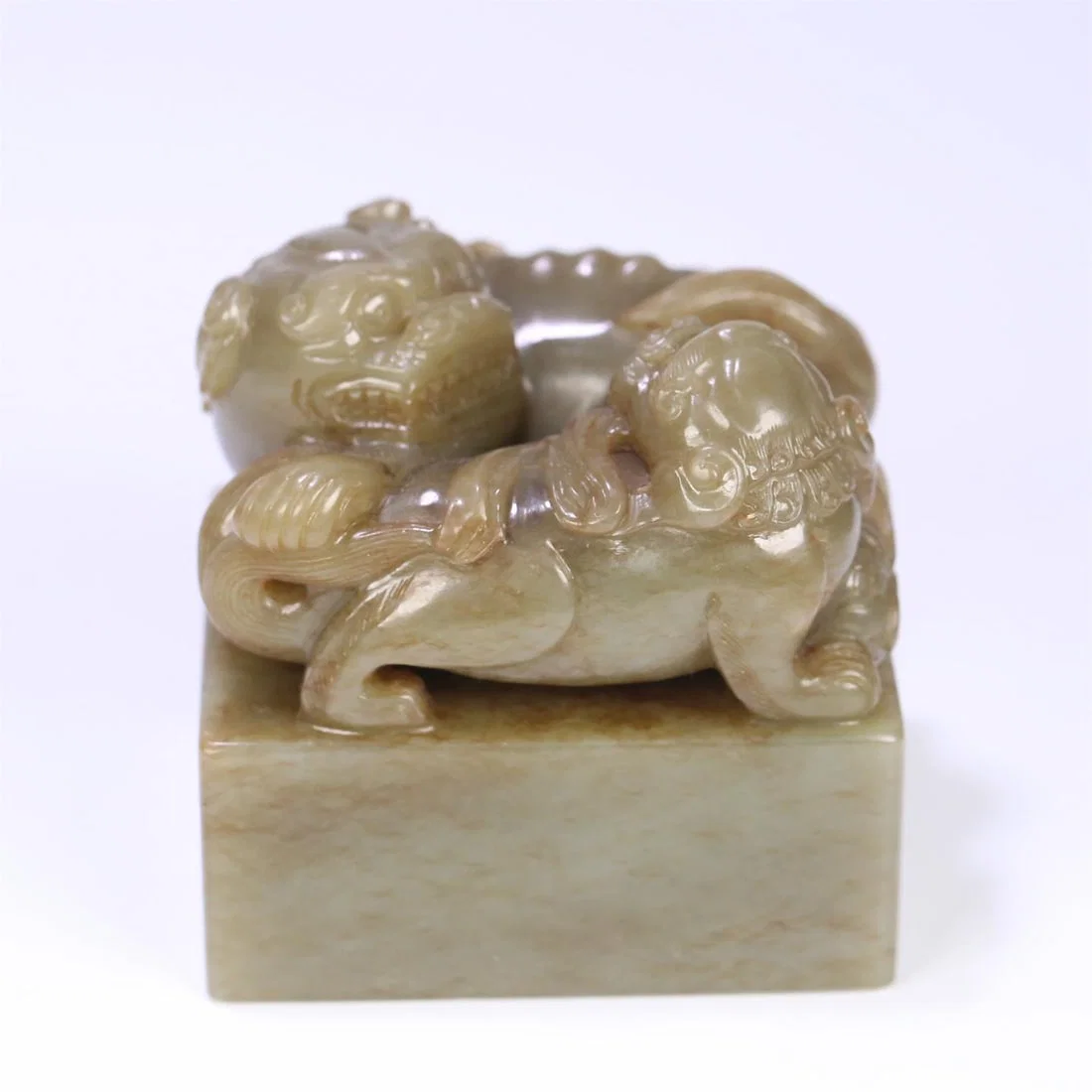 A beautiful Hetian jade double lion button seal