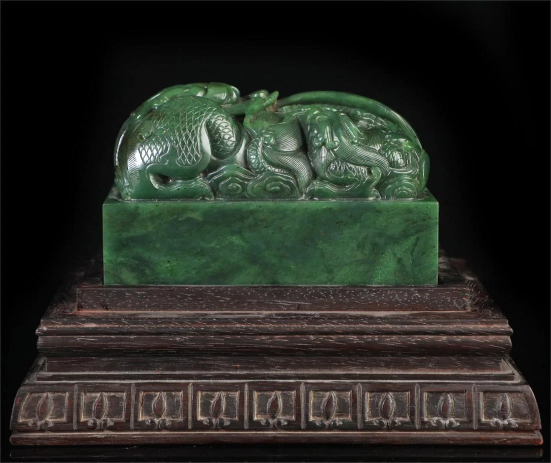 A beautiful Hetian jade jasper seal