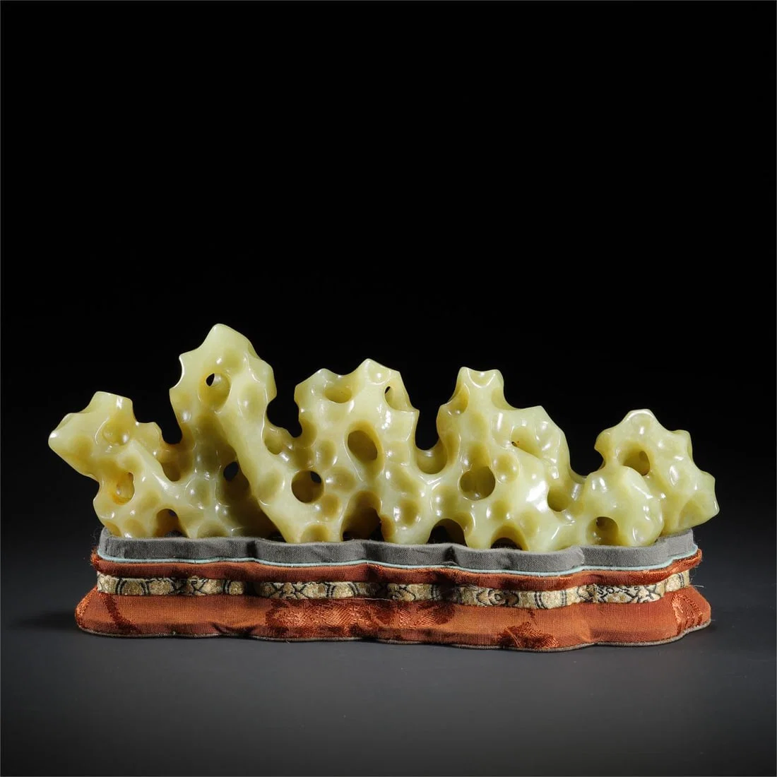 A beautiful Hetian topaz Shanzi pen holder