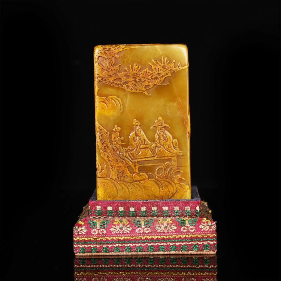 A beautiful Shoushan stone ornament