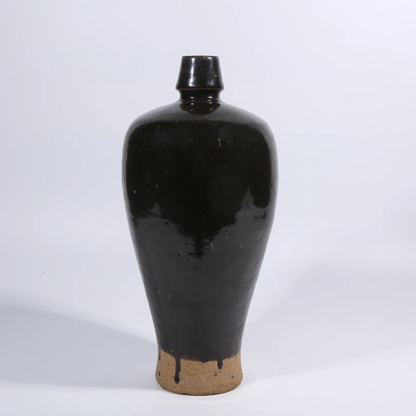 A BLACK-GLAZE MEIPING VASE