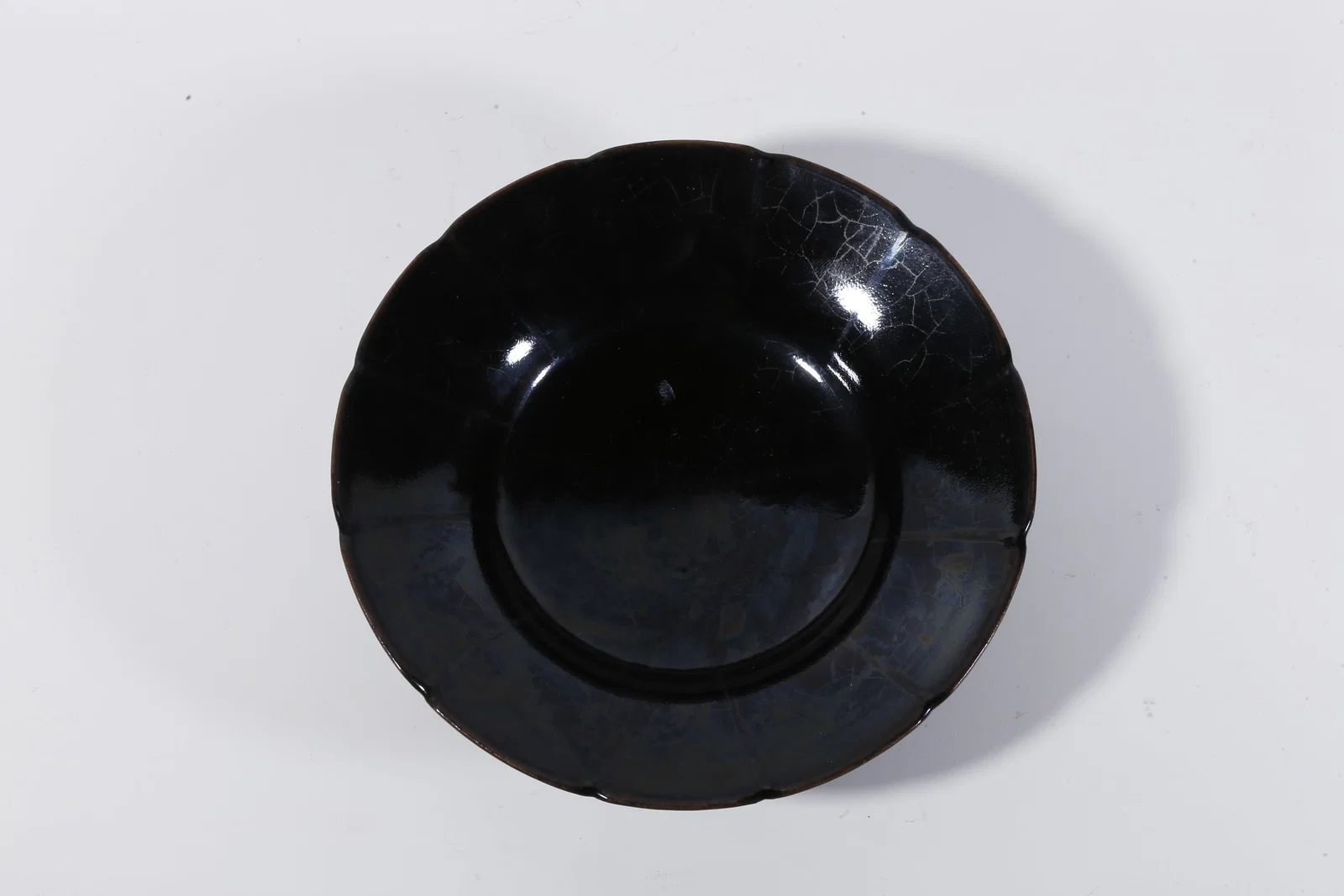 A BLACK-GLAZED BRUSH WASHER