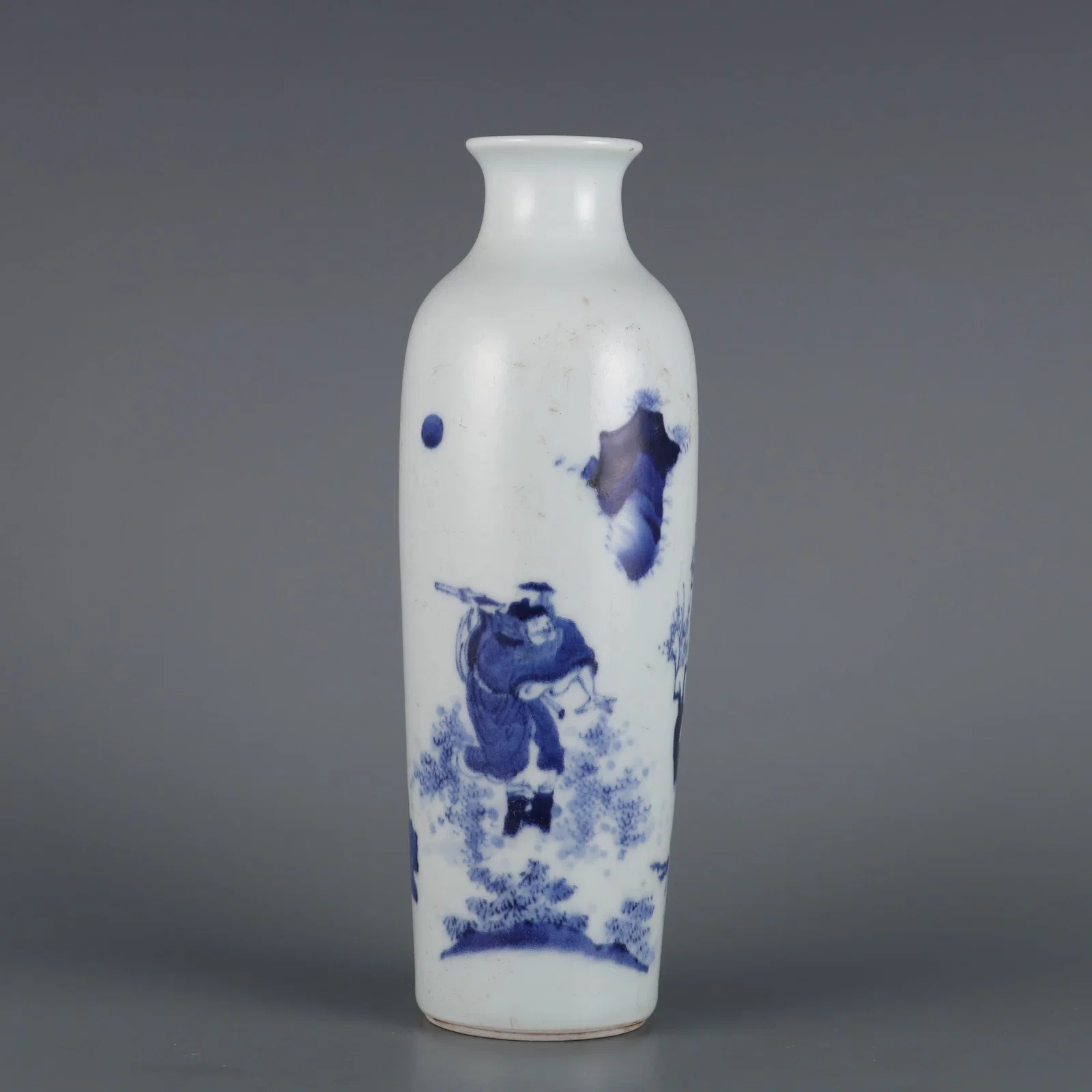 A blue and white bell Kui picture cylinder bottle made in the Chongzhen era of the Ming Dynasty
