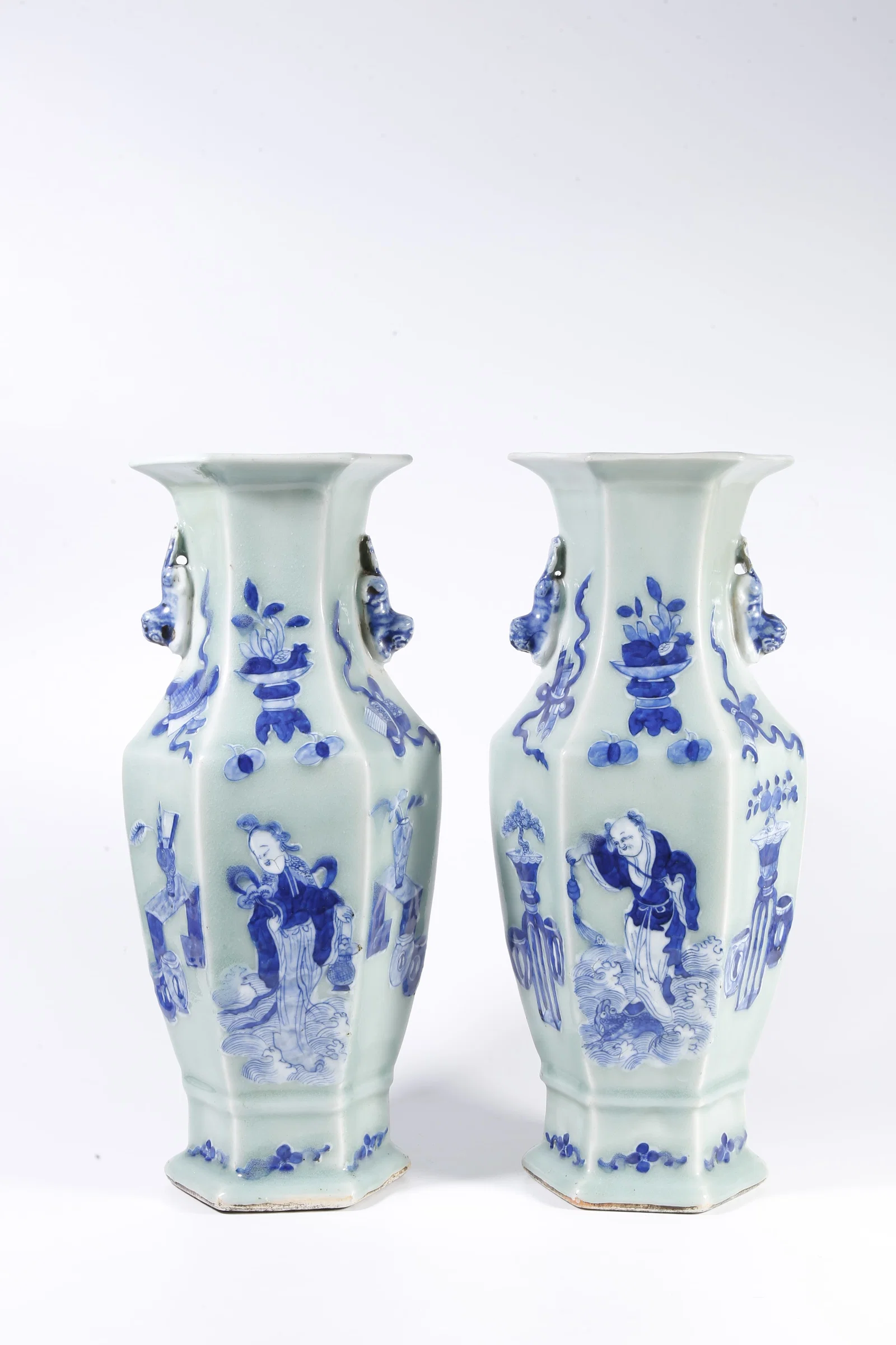 A BLUE-AND-WHITE DOUBLE-BEAST-HAND VASES WITH EIGHT TREASURES MOTIF (A PAIR)
