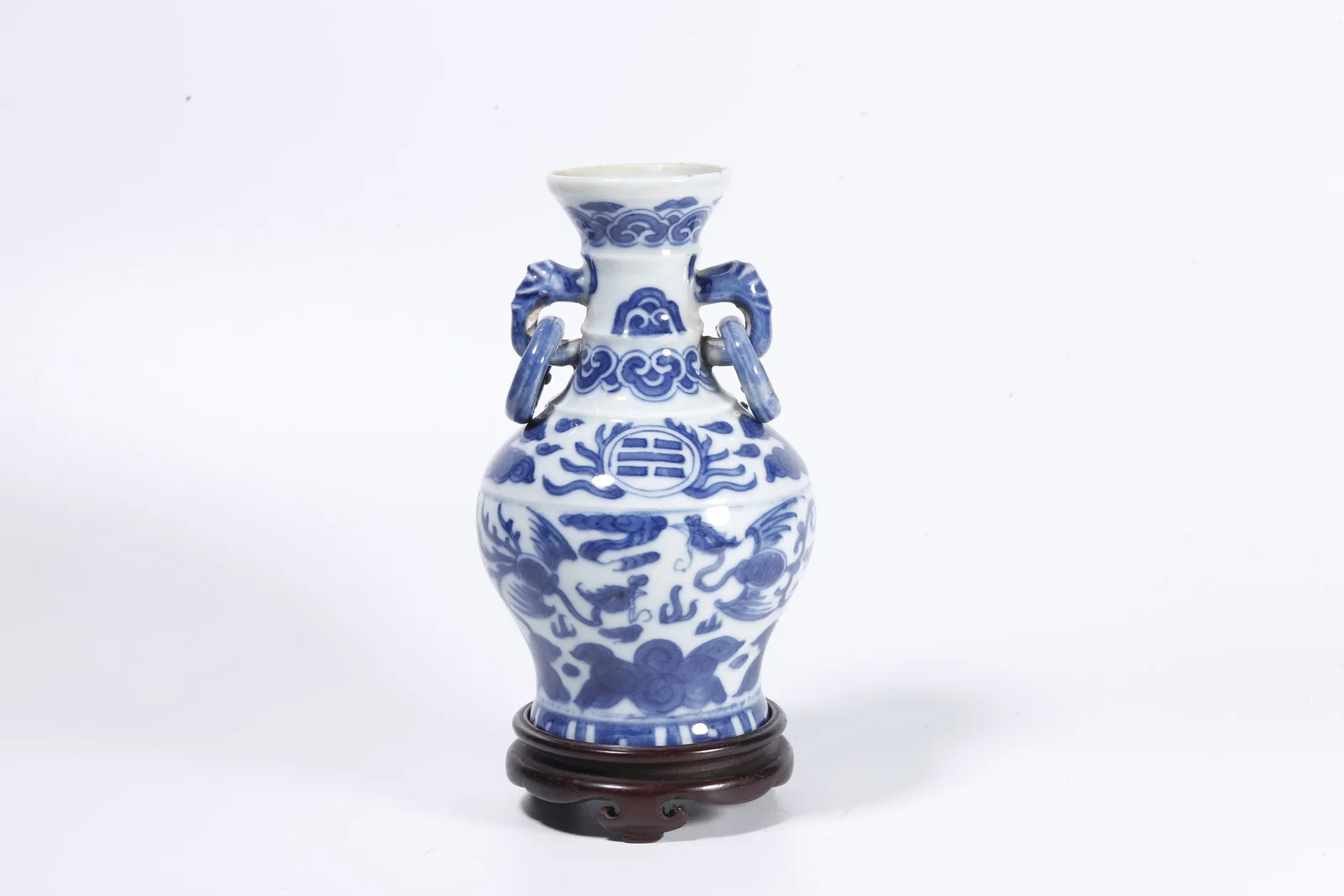 A BLUE-AND-WHITE DOUBLE-HANDLED VASE WITH PHOENIX MOTIFS