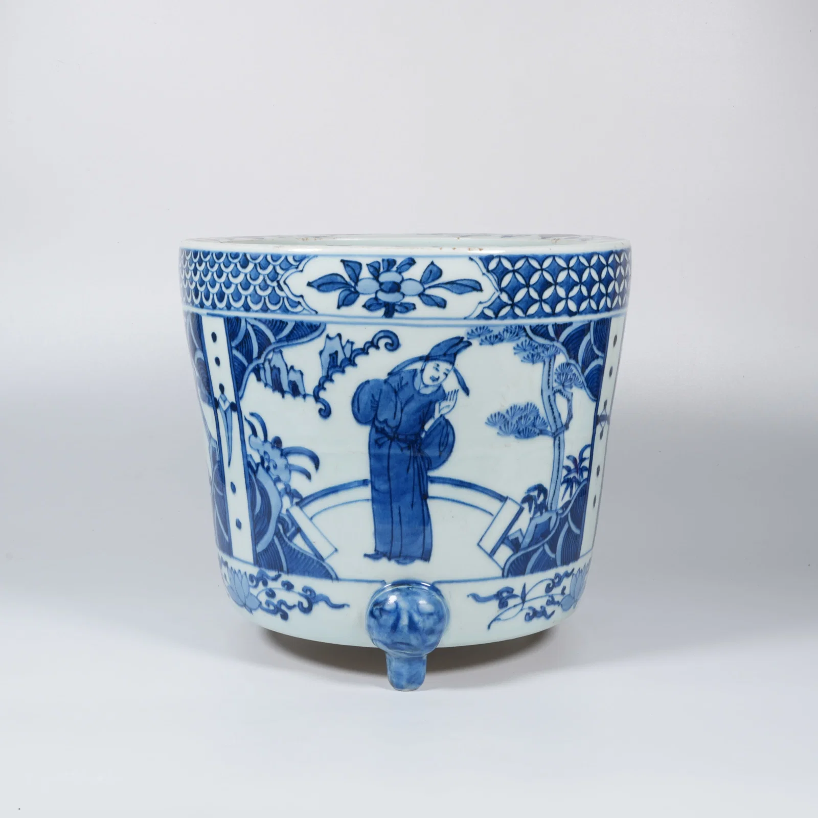 A BLUE-AND-WHITE INCENSE BURNER WITH SCHOLAR MOTIF