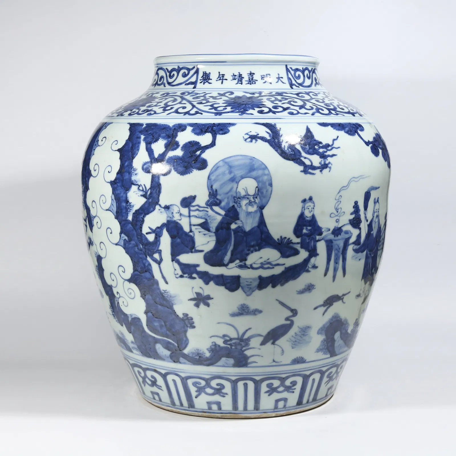 A BLUE AND WHITE JAR WITH "EIGHT IMMORTALS CELEBRATING LONGEVITY" MOTIF