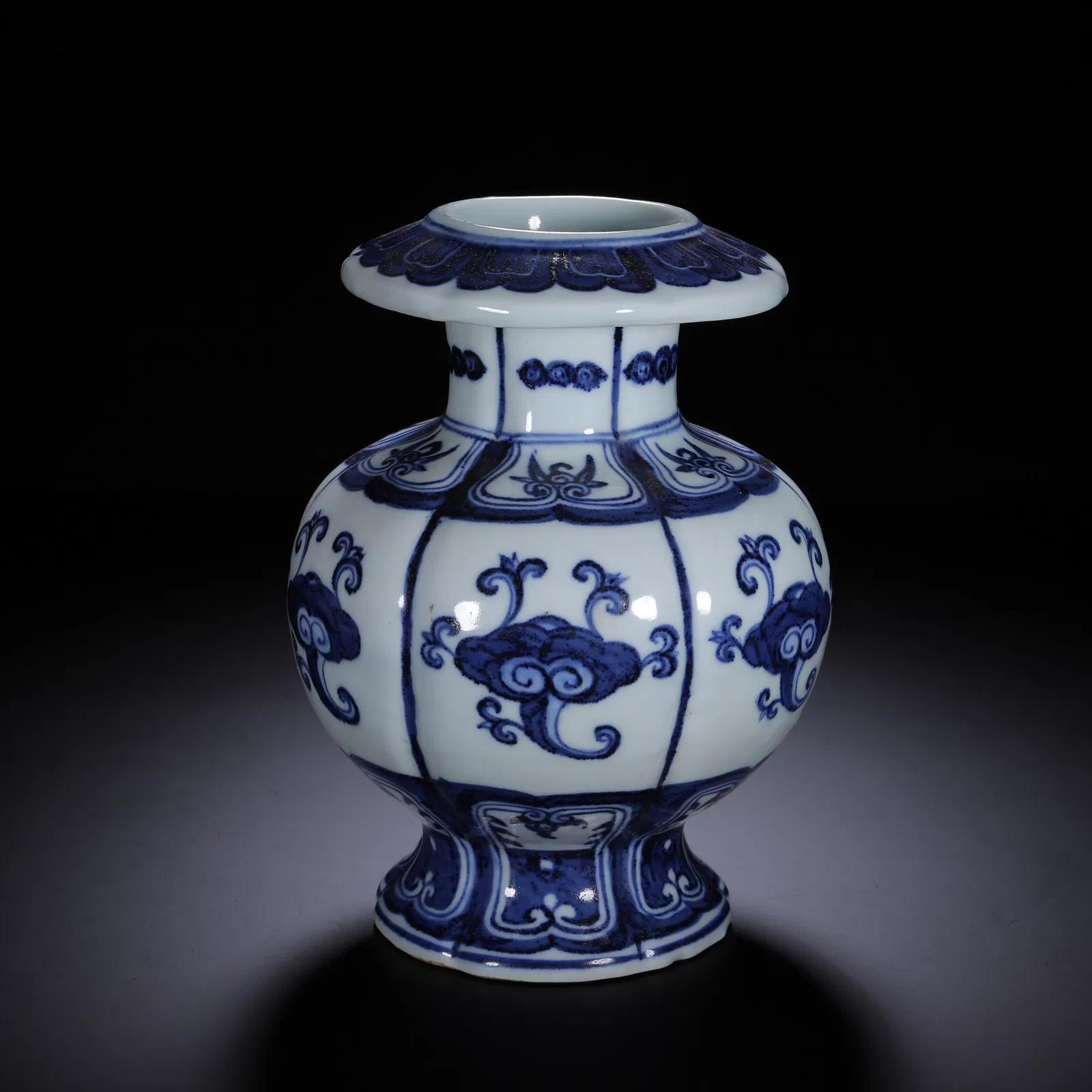 A BLUE AND WHITE LOBED VASE
