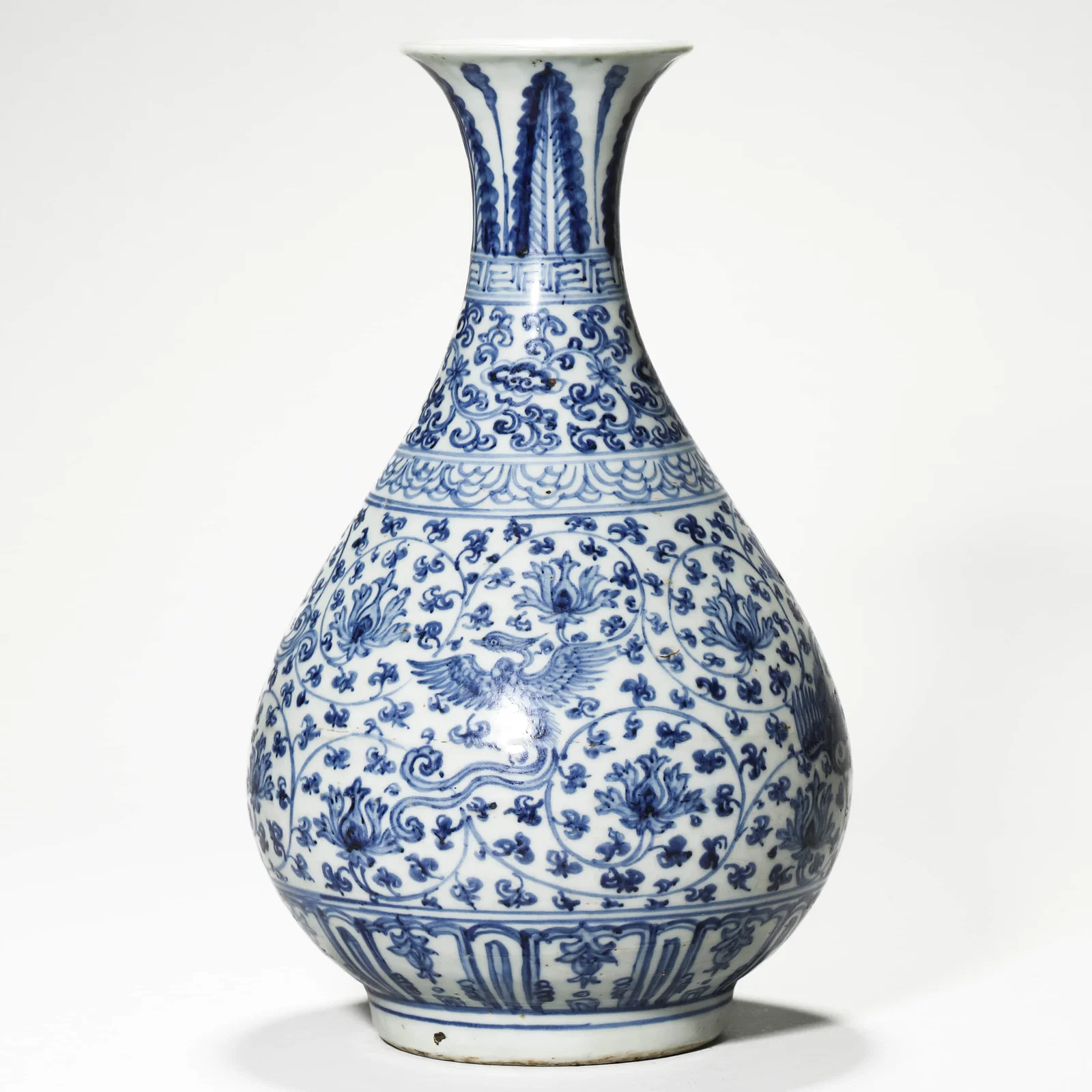A BLUE AND WHITE PHOENIX YUHUCHUN VASE.