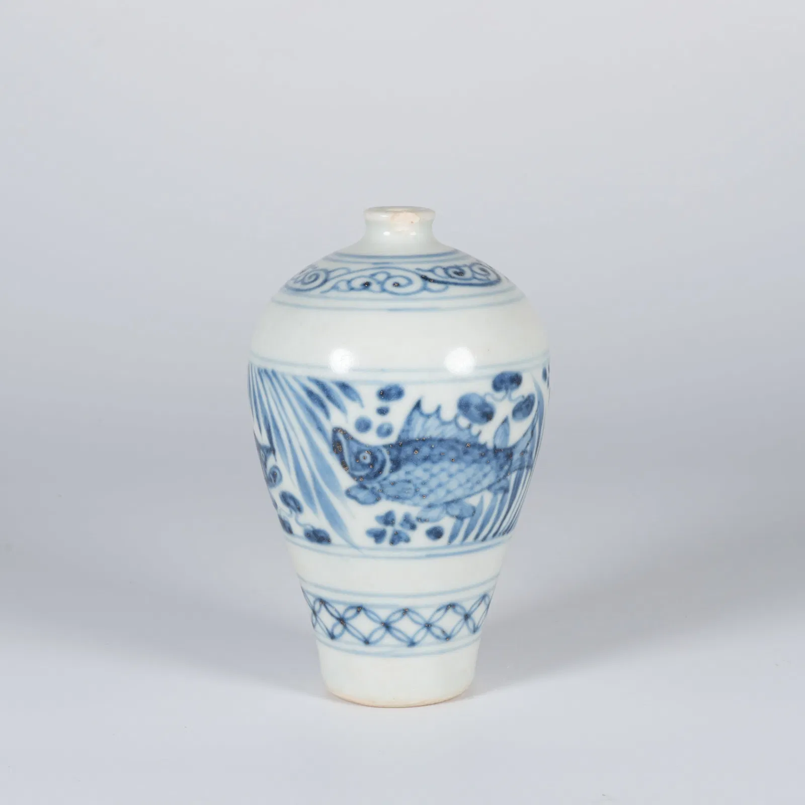 A BLUE-AND-WHITE SMALL MEIPING VASE WITH FISH-AND-AQUATIC-PLANT MOTIF