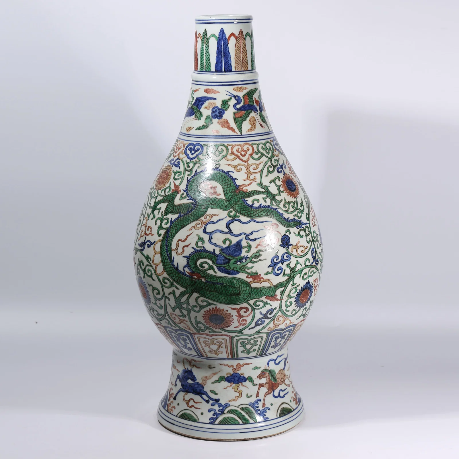 A BLUE-AND-WHITE WUCAI DRAGON THROUGH-FLOWER LARGE VASE
