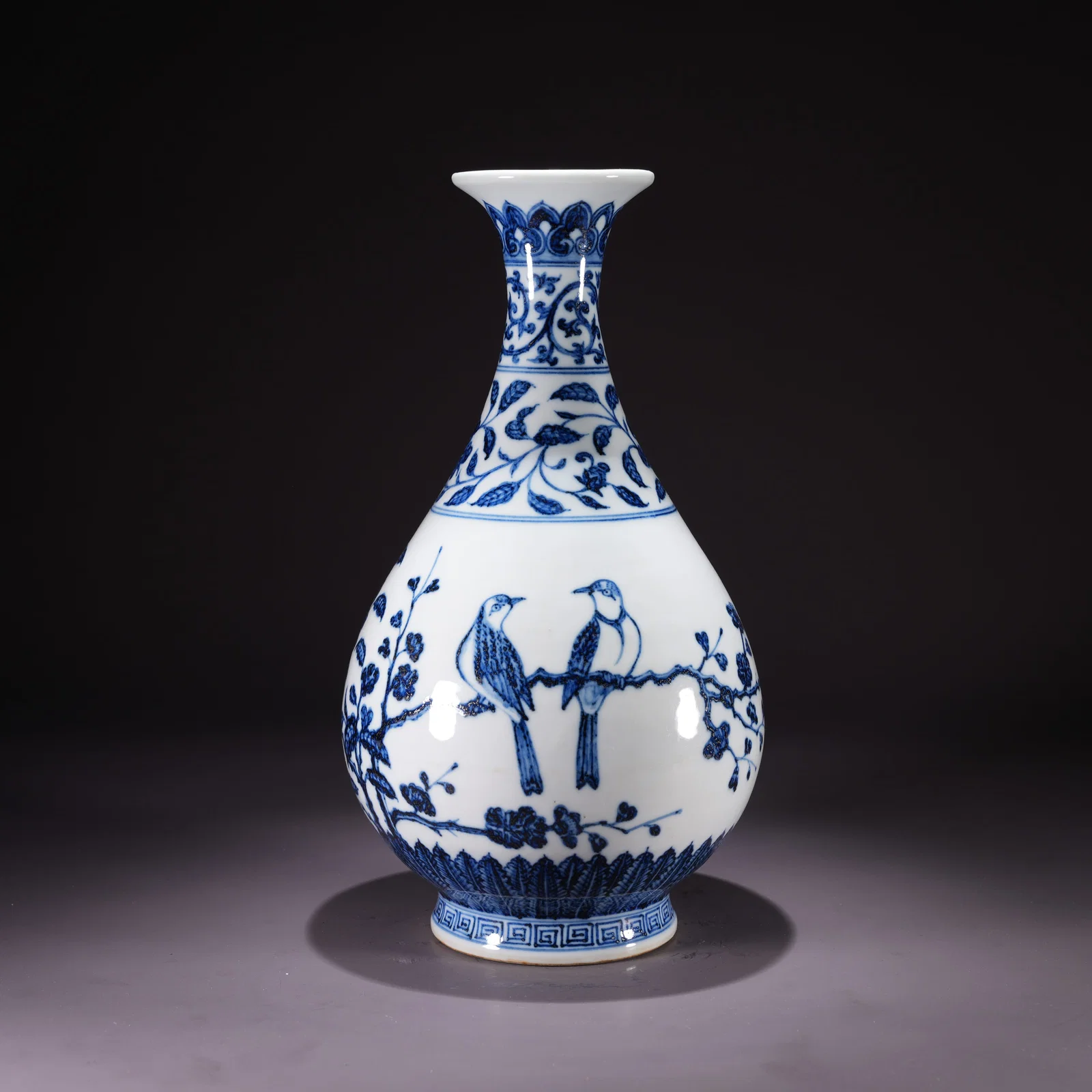 A BLUE-AND-WHITE YUHUCHUN VASE WITH FLOWER-AND-BIRD MOTIF