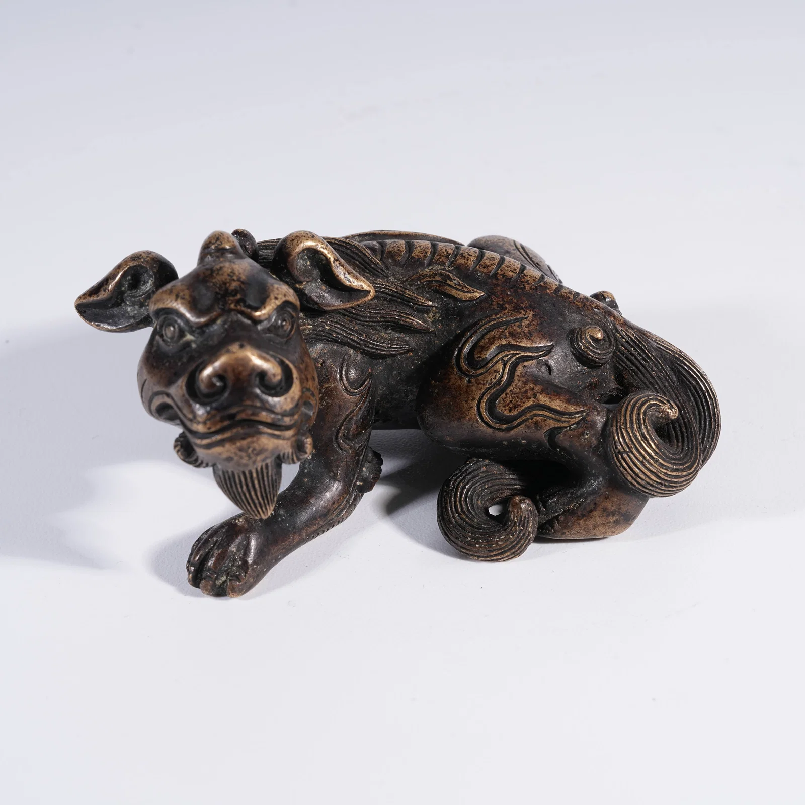 A BRONZE AUSPICIOUS BEAST PAPERWEIGHT