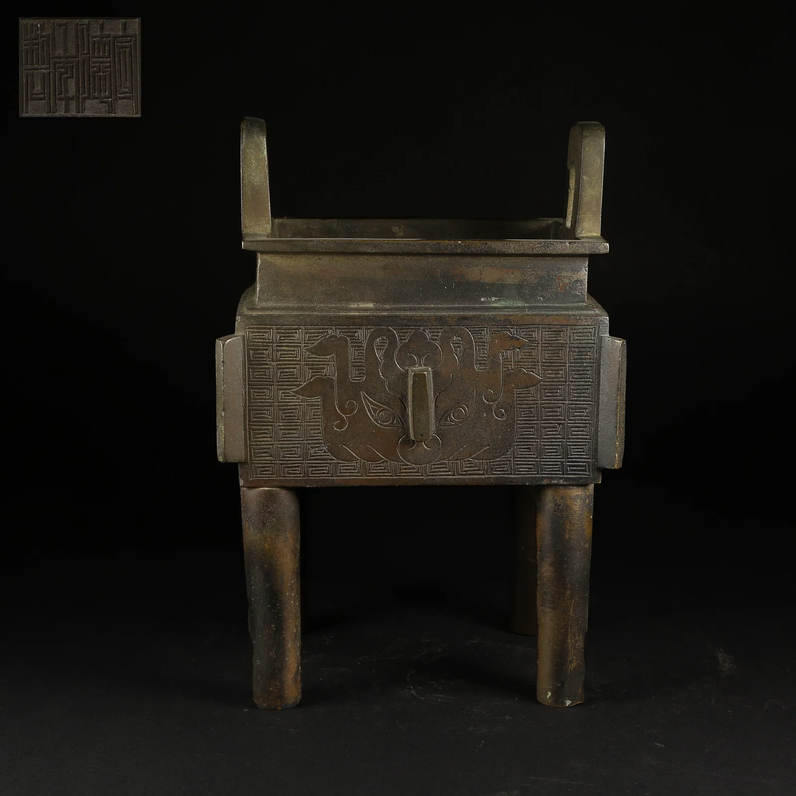 A BRONZE AXE-MOTIF TRIPOD DING CENSER