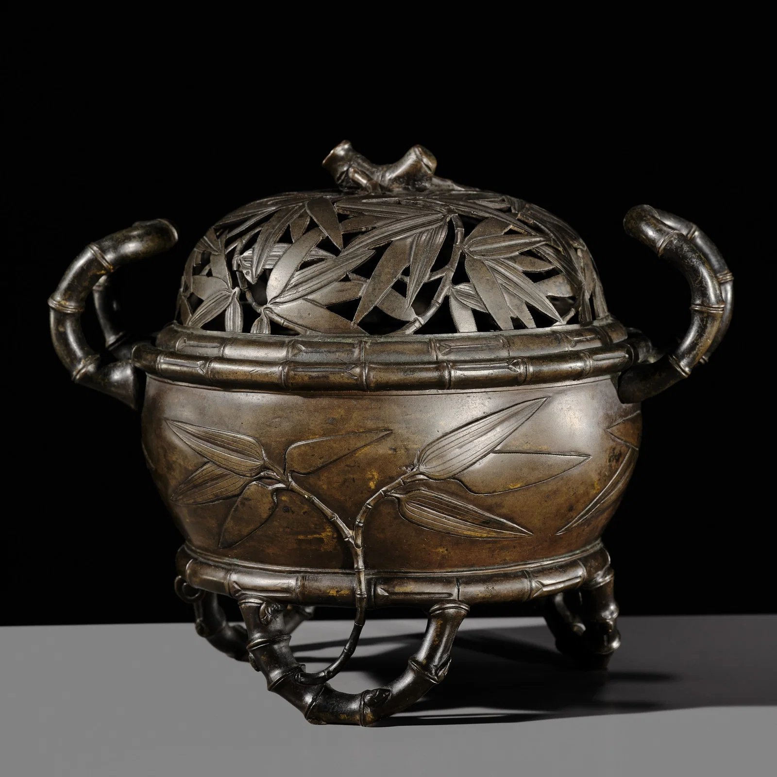 A BRONZE 'BAMBOO' INCENSE BURNER AND COVER, QING DYNASTY