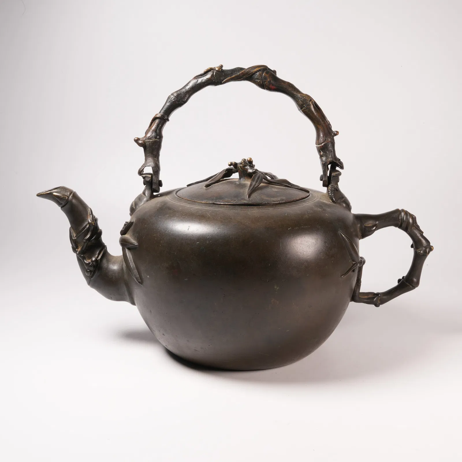 A BRONZE BAMBOO-JOINT SHAPED EWER