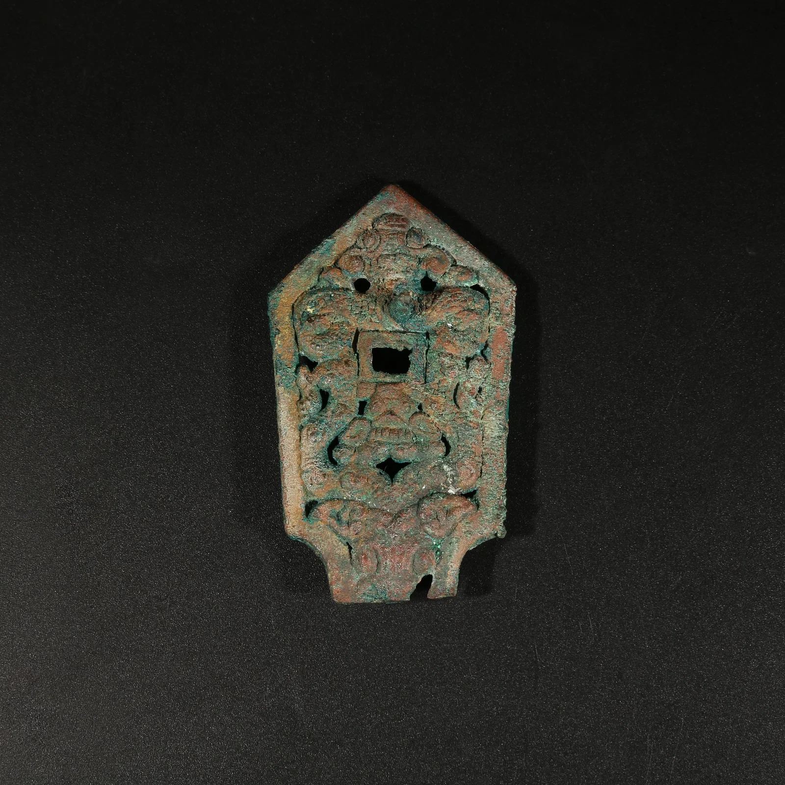 A BRONZE BEAST-FACE BELT ORNAMENT