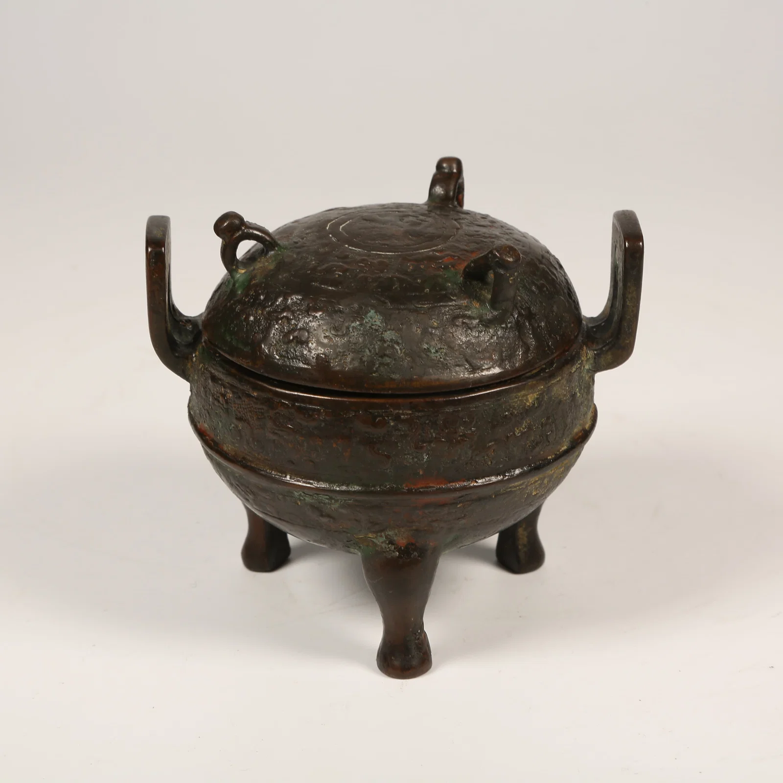 A BRONZE CENSER WITH THREE LEGS, THREE-SECTION HANDLES, AND CROWN-SHAPED EAR