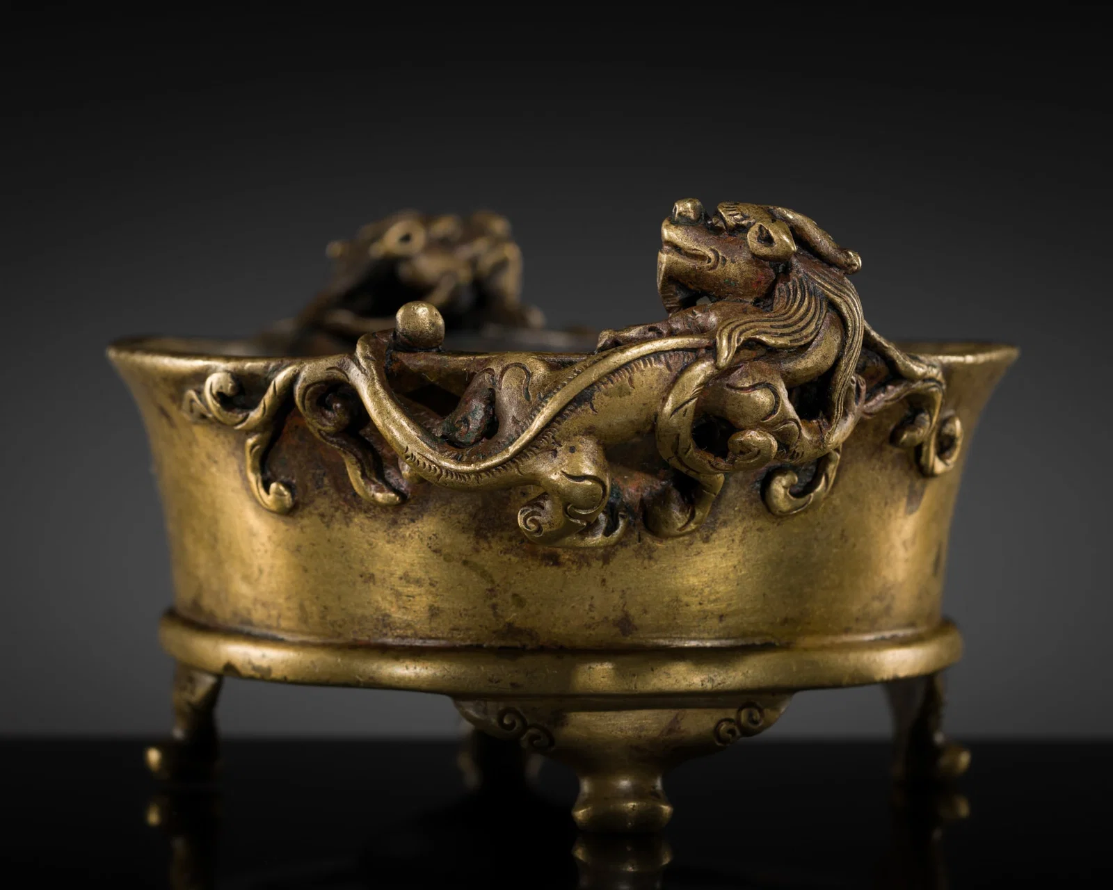 A BRONZE 'CHILONG' CENSER, LATE 16TH TO EARLY 17TH CENTURY