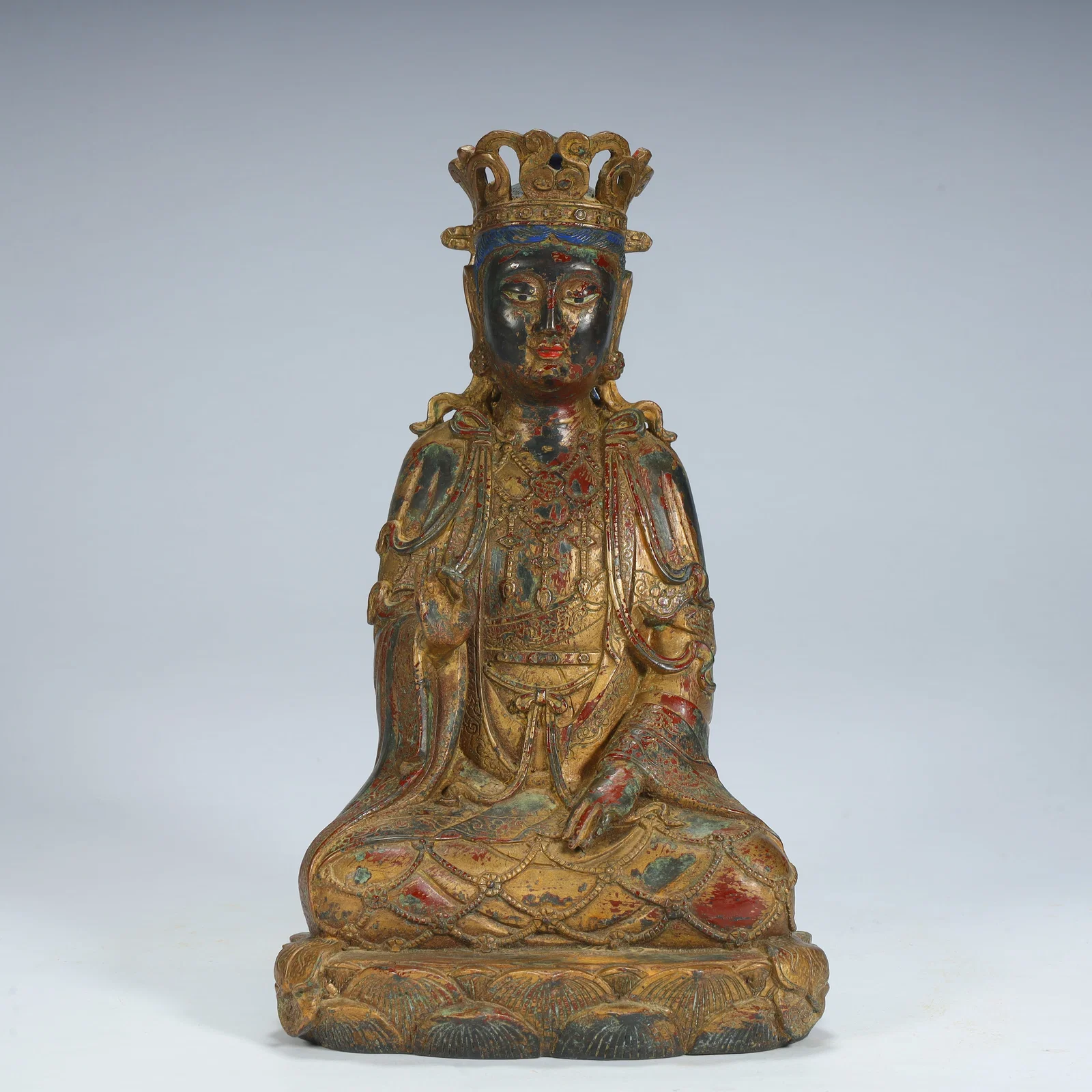 A bronze clay gold statue of Guanyin from the Qing Dynasty
