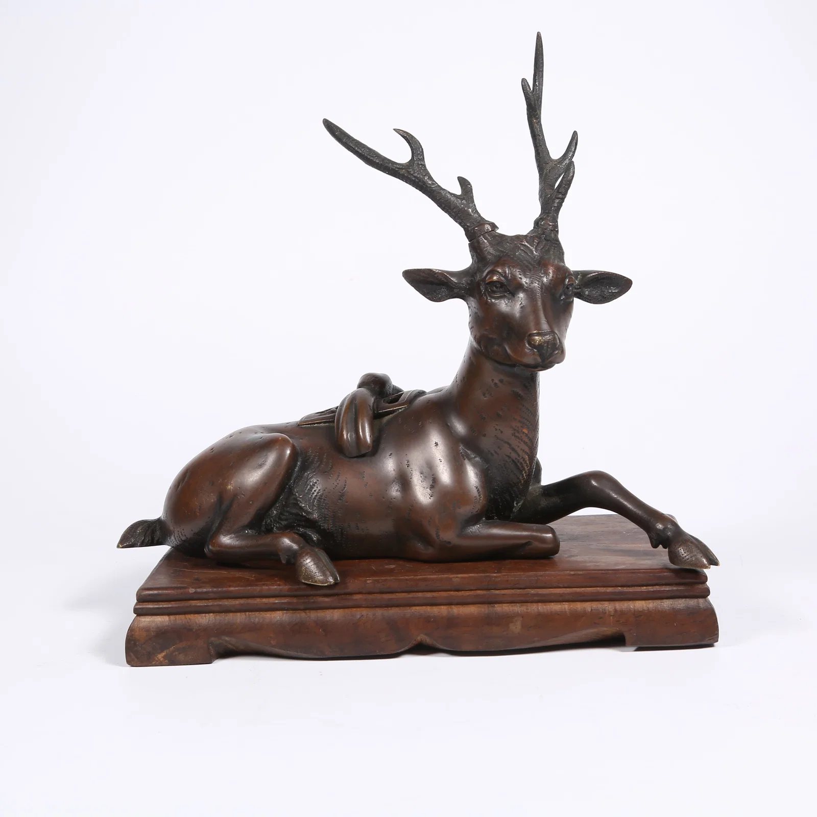 A BRONZE DEER ORNAMENT