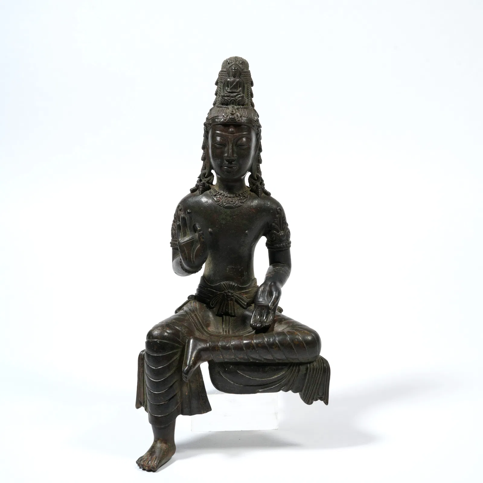 A BRONZE FIGURE OF ACHARYA AVALOKITESHVARA (ACHUOYE GUANYIN)