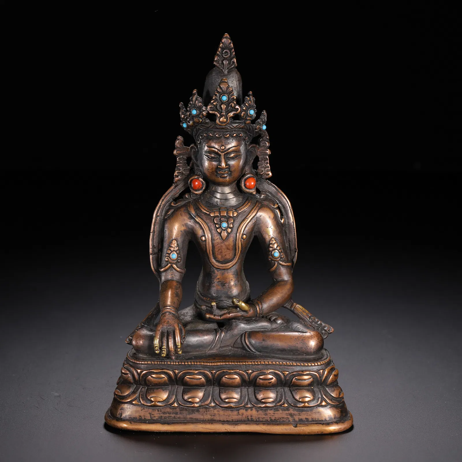 A BRONZE FIGURE OF AMITAYUS