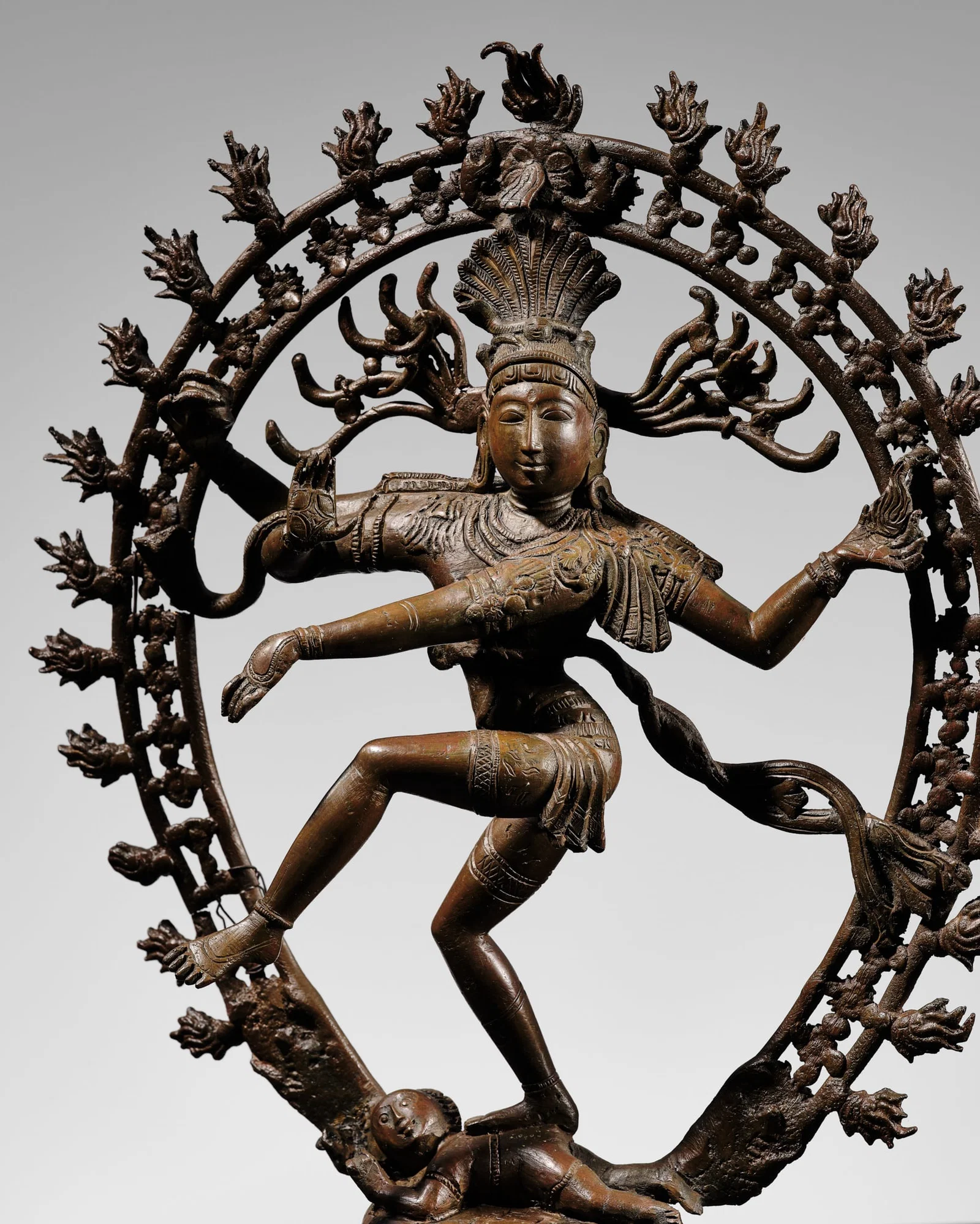 A BRONZE FIGURE OF SHIVA NATARAJA, LATE VIJAYANAGARA PERIOD, SOUTH INDIA, 16TH TO 17TH CENTURY