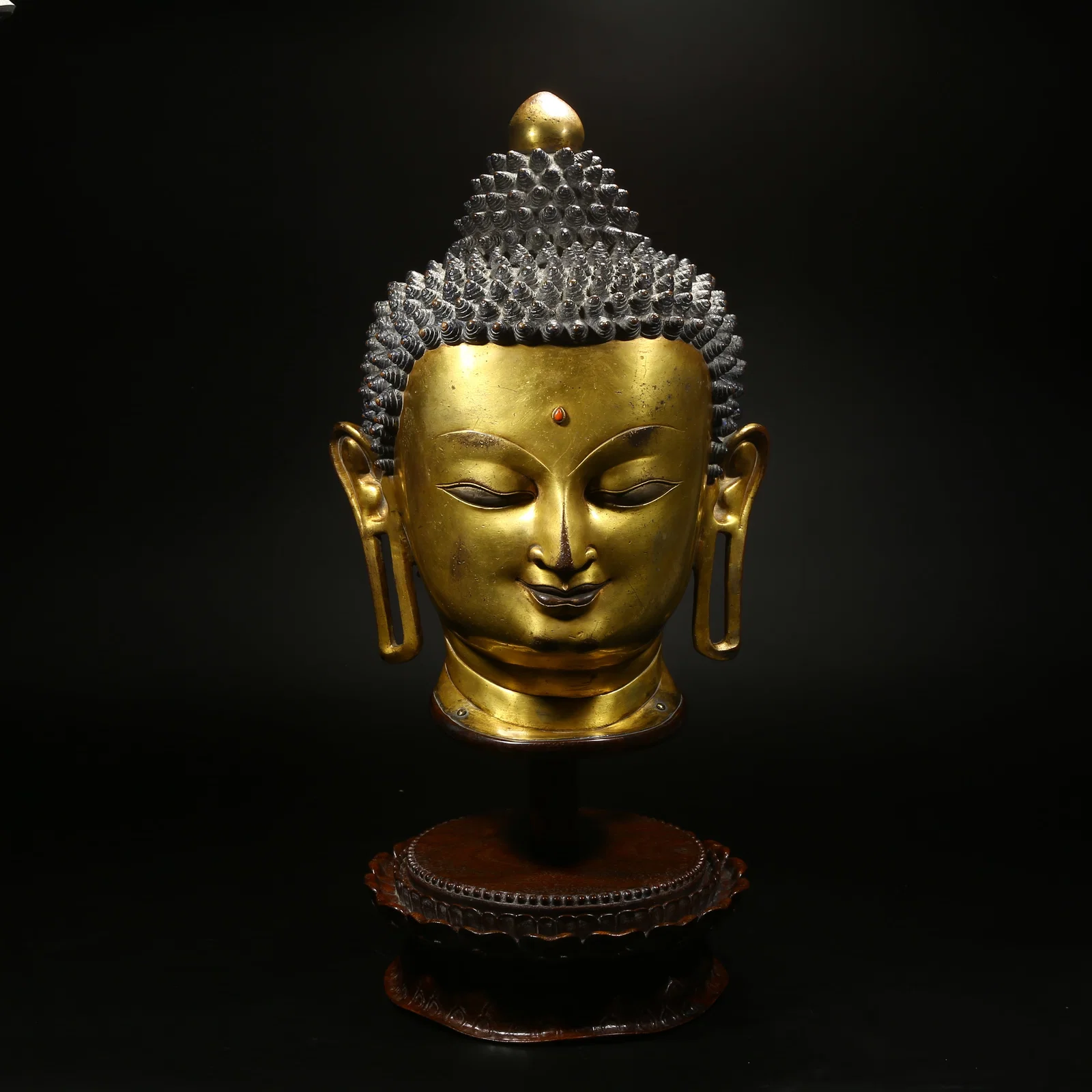 A BRONZE GILT BUDDHA HEAD