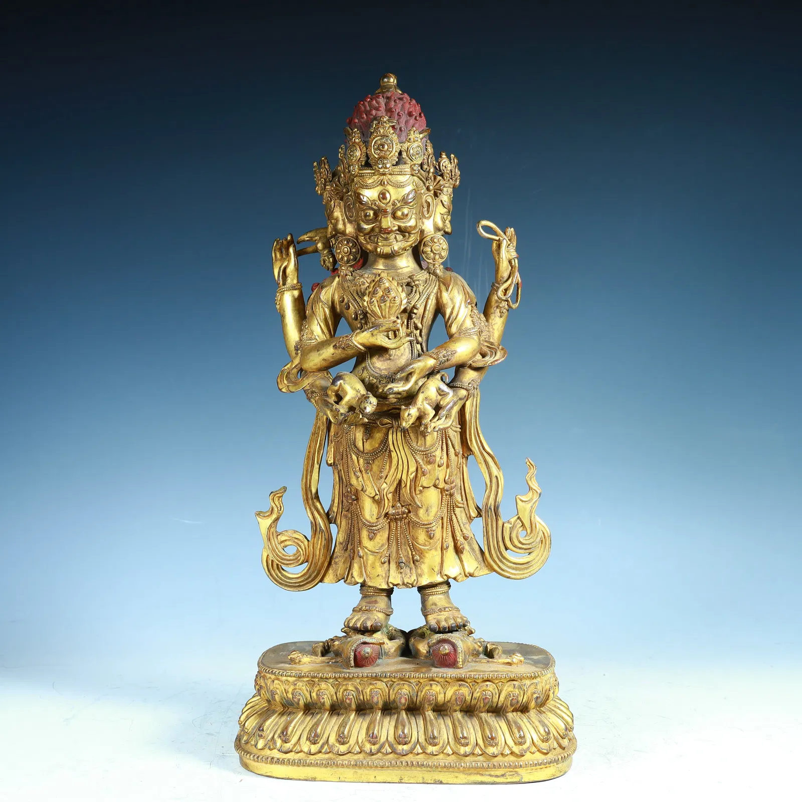 A bronze gilt Buddha statue of the Qing Dynasty