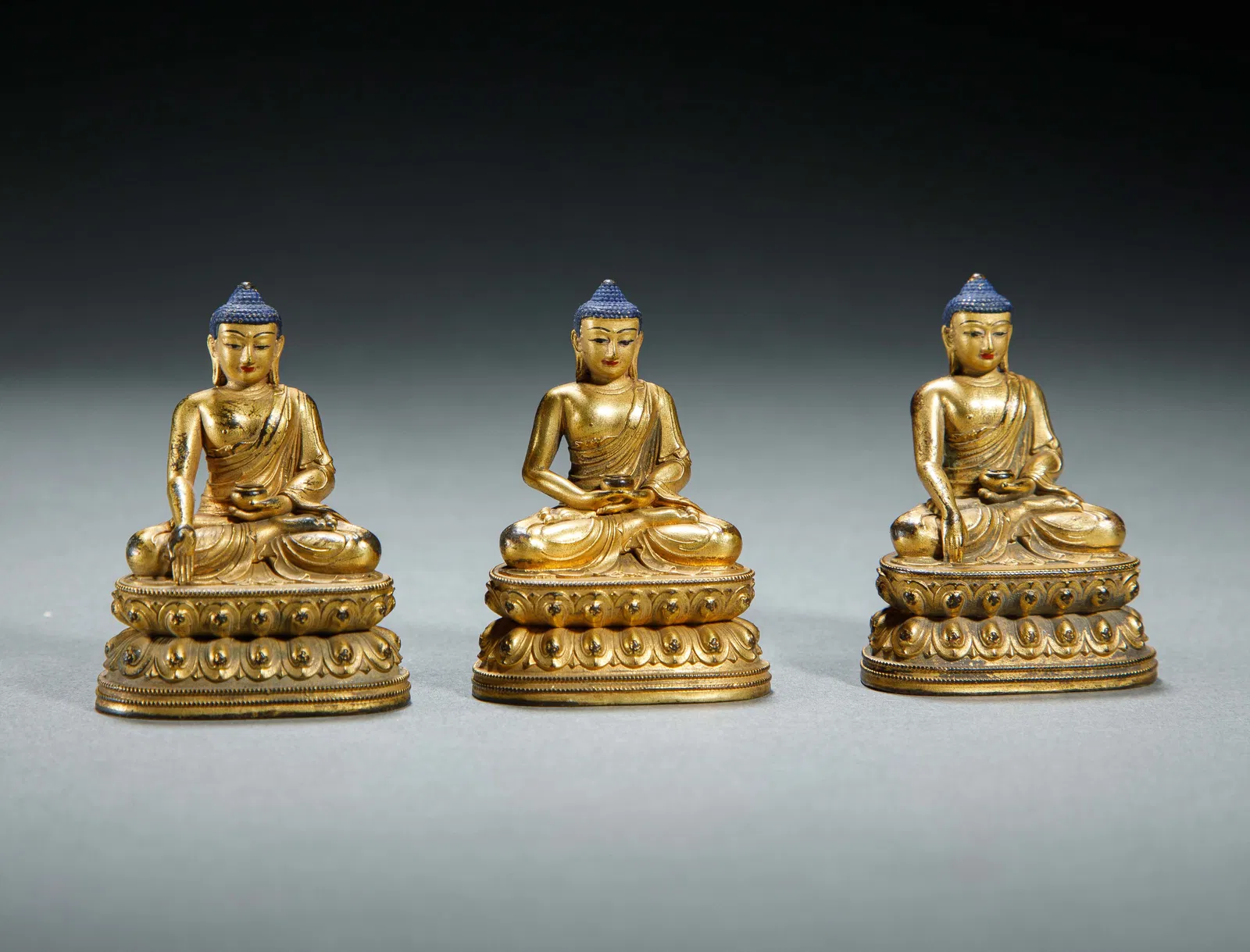 A BRONZE-GILT TRINITY BUDDHAS