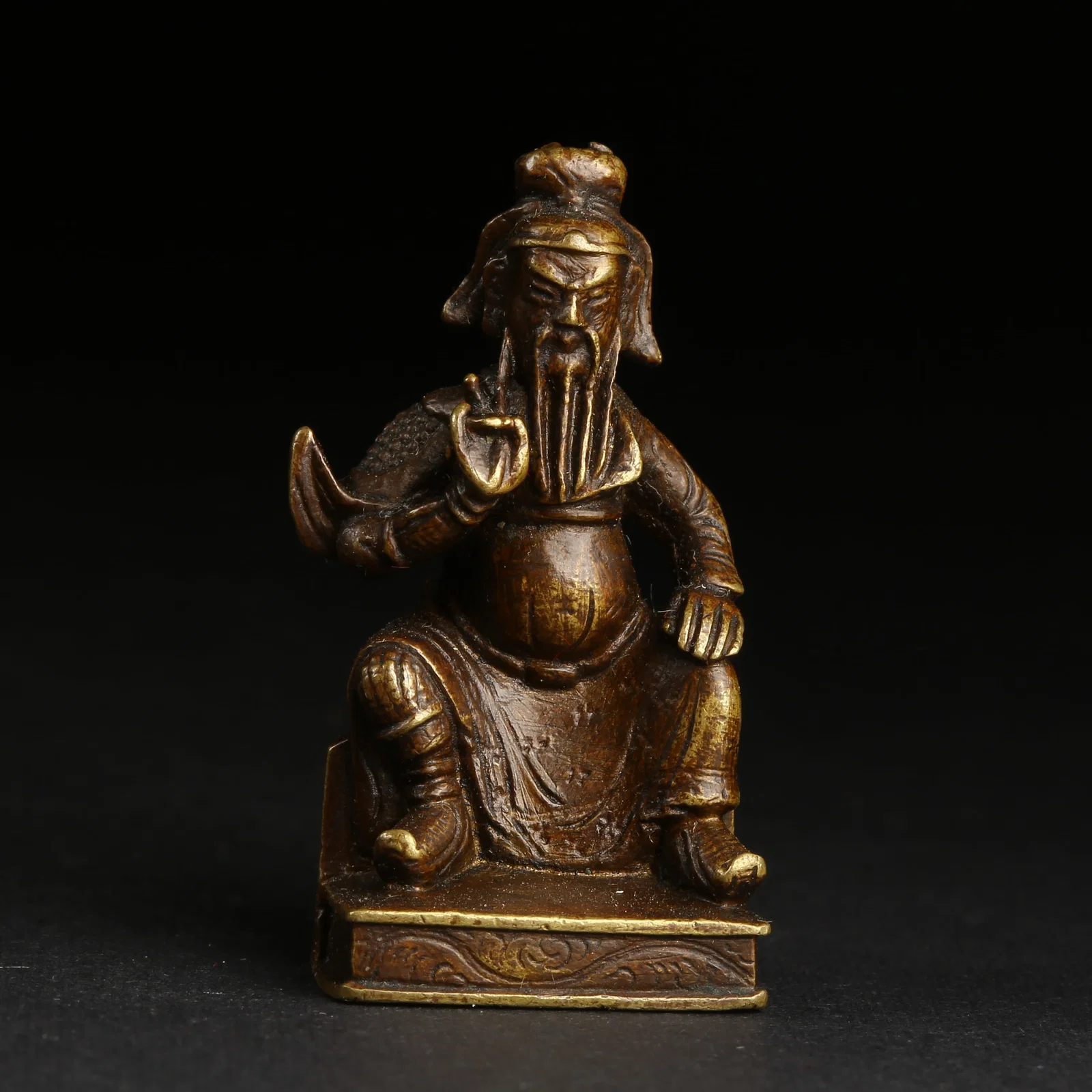 A BRONZE GUAN YU STATUE