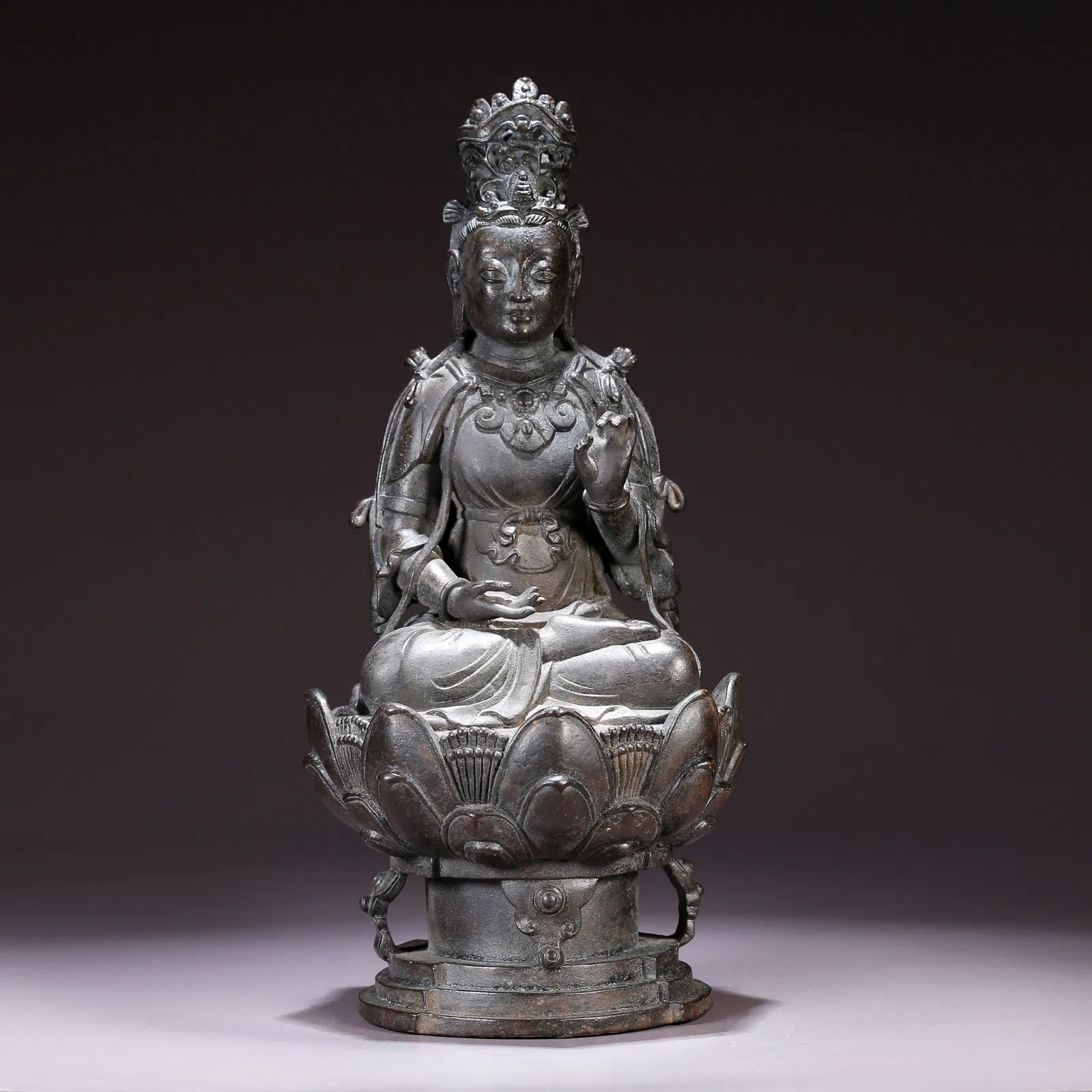 A BRONZE STATUE OF GUANYIN