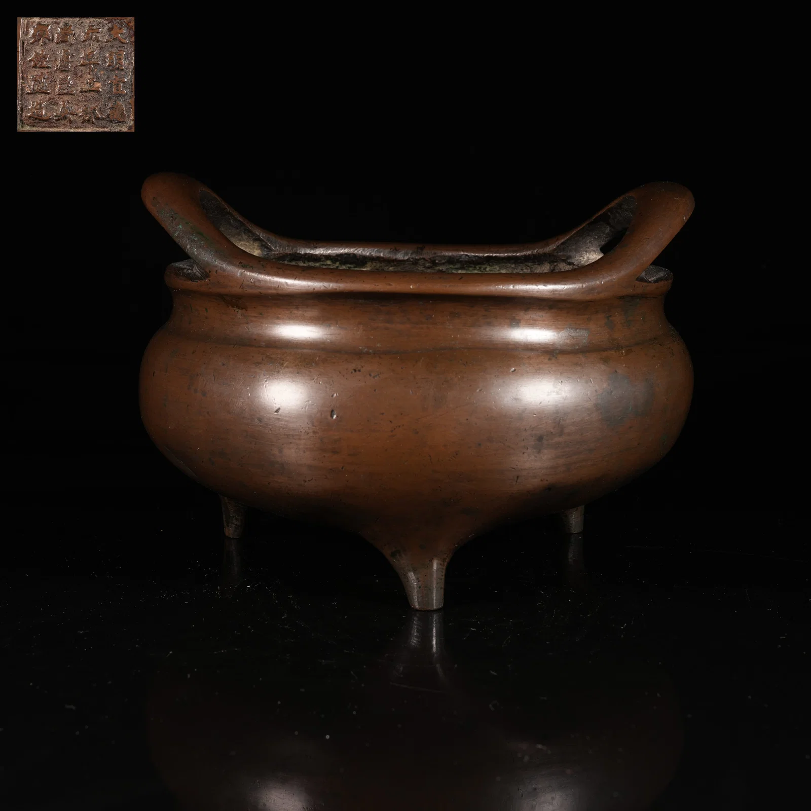 A BRONZE TRIPOD CENSER WITH BRIDGE-SHAPED HANDLES