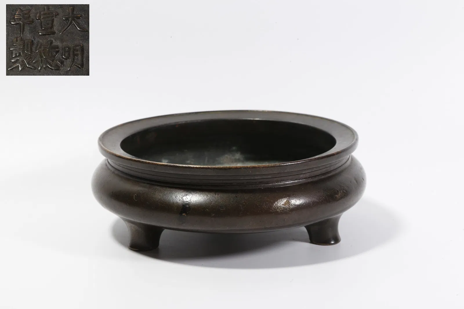 A BRONZE TRIPOD-STYLE INCENSE BURNER
