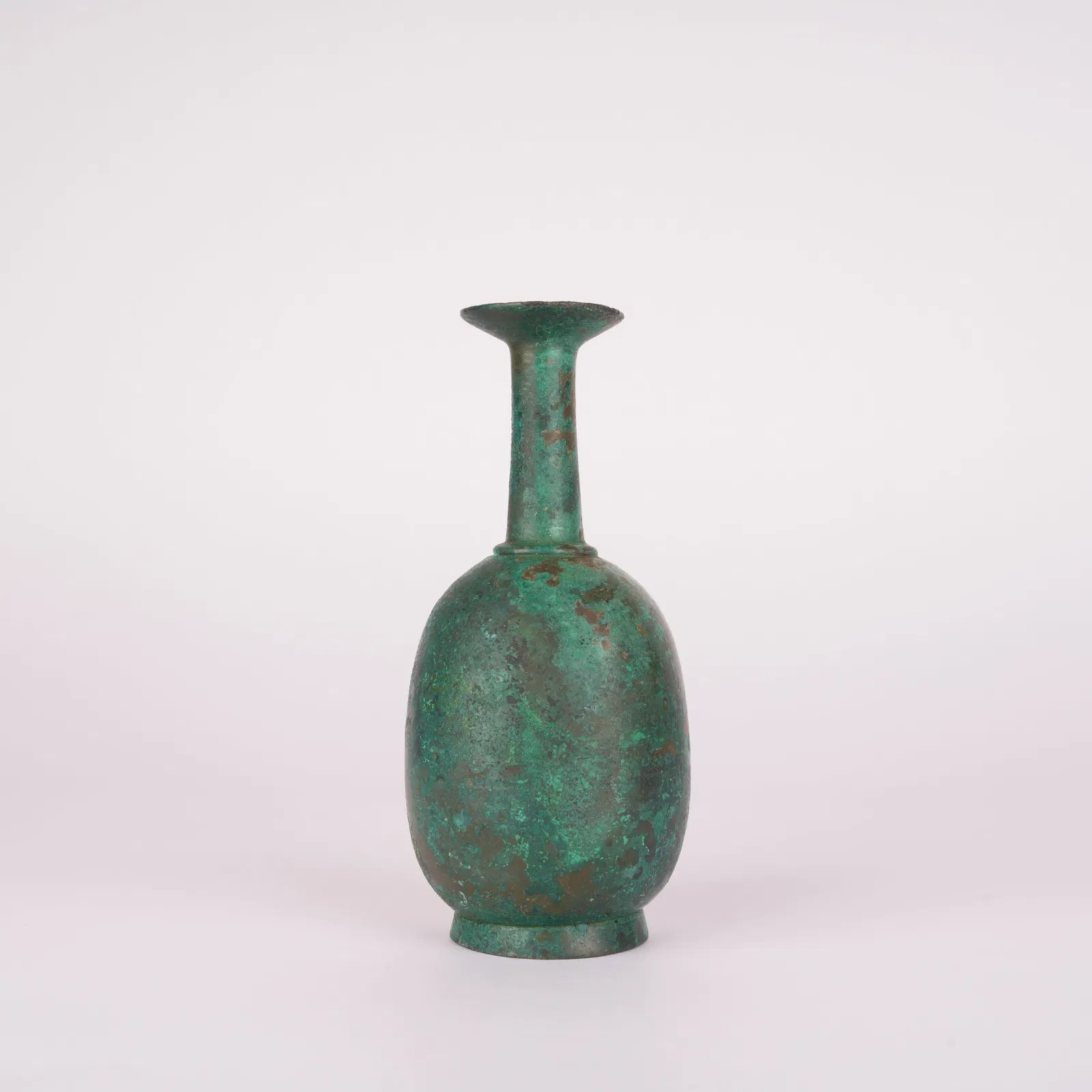 A BRONZE WATER PURIFICATION VESSEL, TANG DYNASTY
