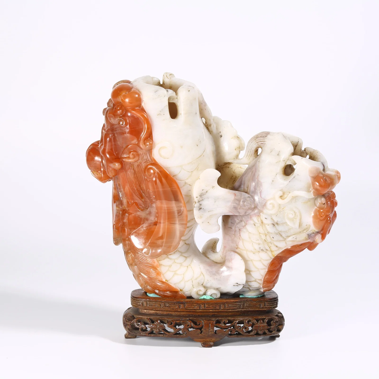 A CARNELIAN VASE WITH FISH TRANSFORMING INTO DRAGON MOTIF