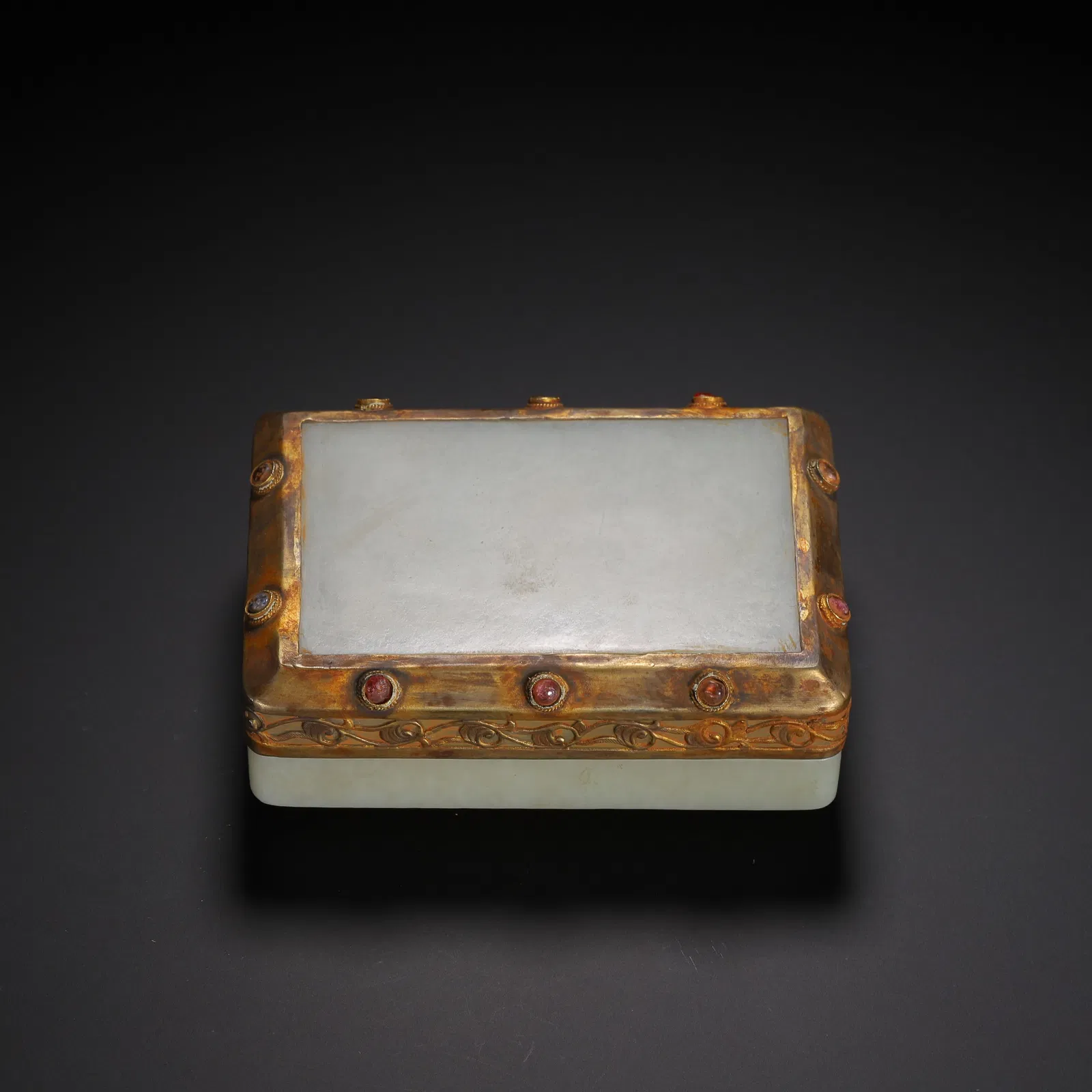 A CARVED WHITE JADE BOX WITH COVER