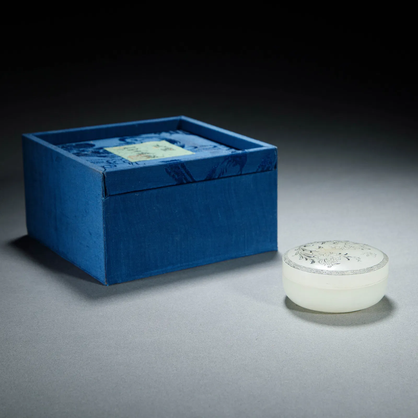 A CARVED WHITE JADE POMANDER BOX WITH COVER