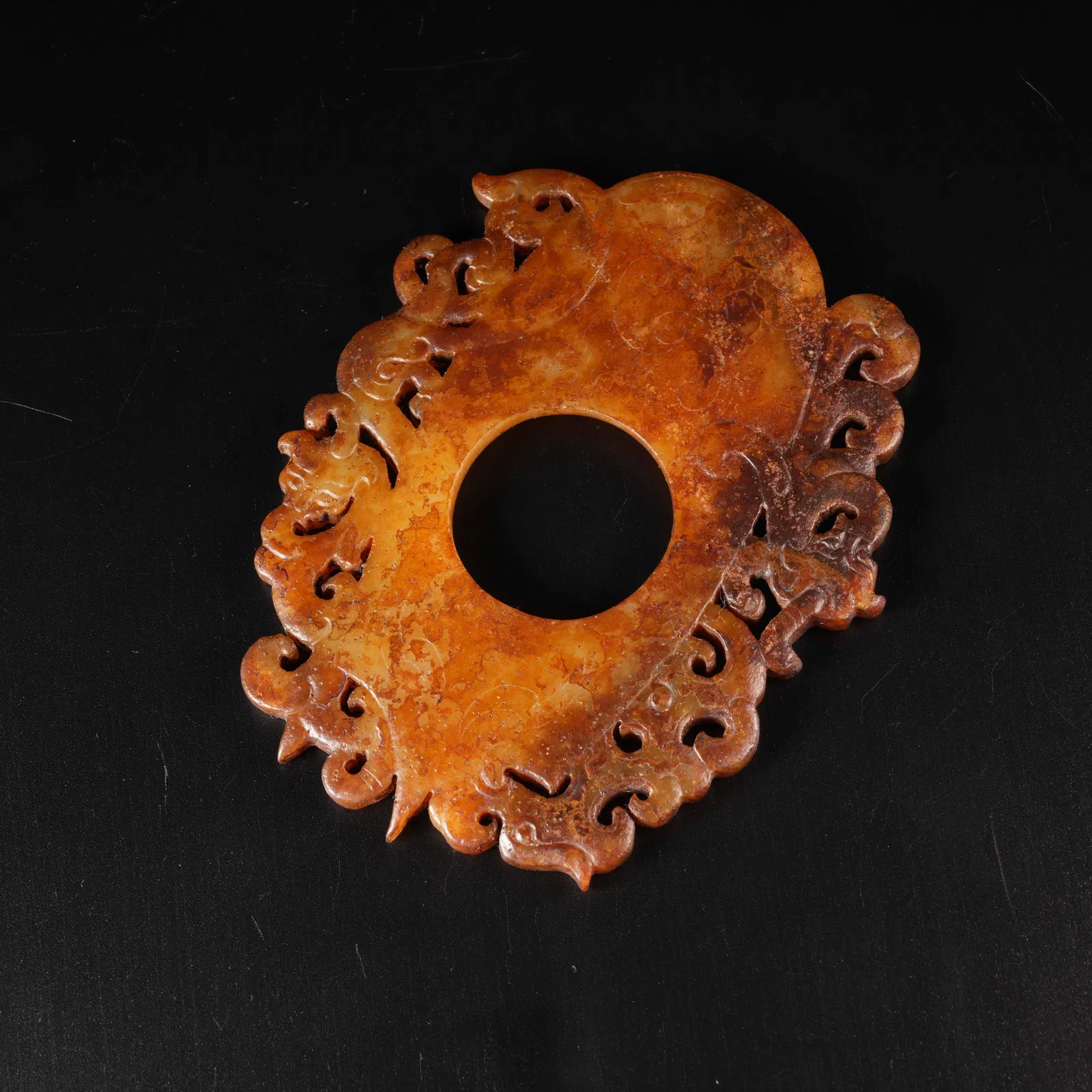 A CHI-DRAGON MOTIF CHICKEN-HEART PENDANT IN ARCHAIC JADE